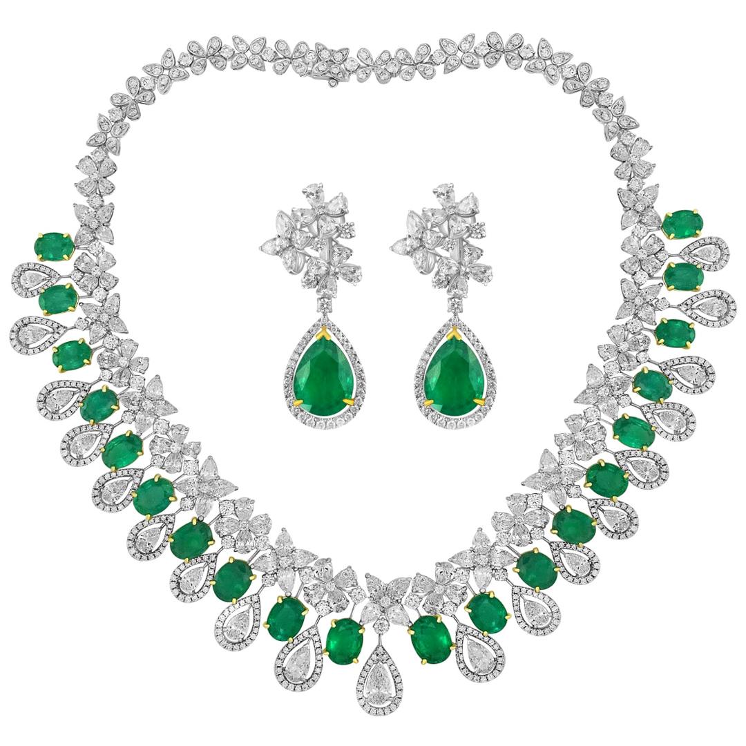 White Gold Earrings and Necklace Set with Diamonds and Emeralds, 114.03 Carat For Sale