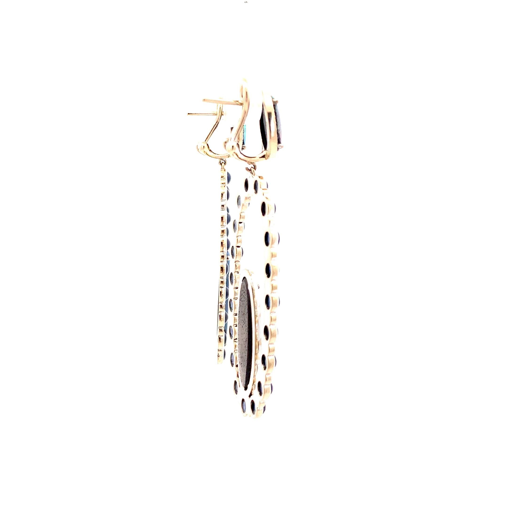 Donna Orecchini in oro bianco 18K con diamanti, zaffiri blu e opali in vendita