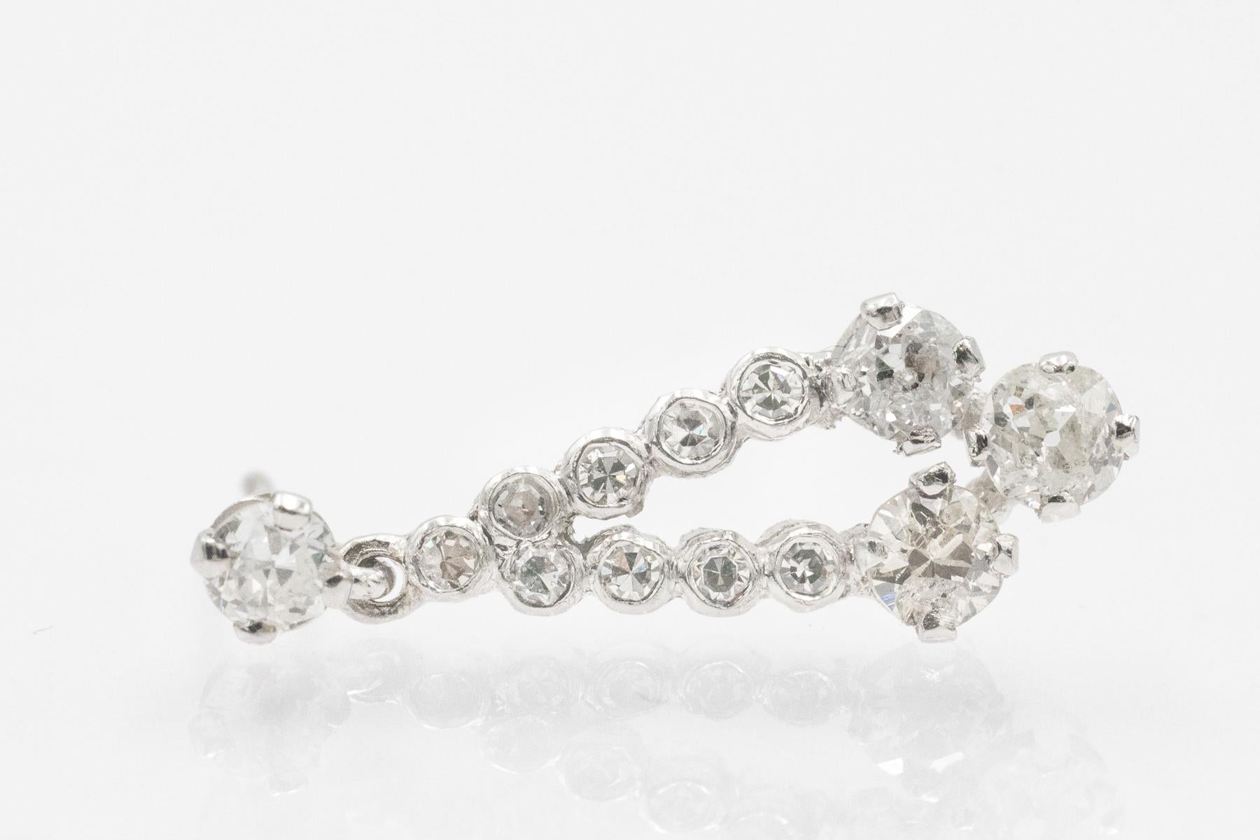 Taille vieille Europe Boucles d'oreilles en or blanc avec 1,22 ct de diamants taille ancienne brillant, France, vers 1940. en vente