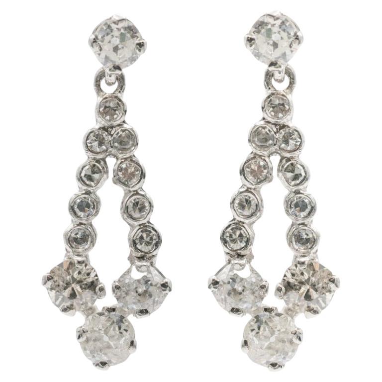 Boucles d'oreilles en or blanc avec 1,22 ct de diamants taille ancienne brillant, France, vers 1940.