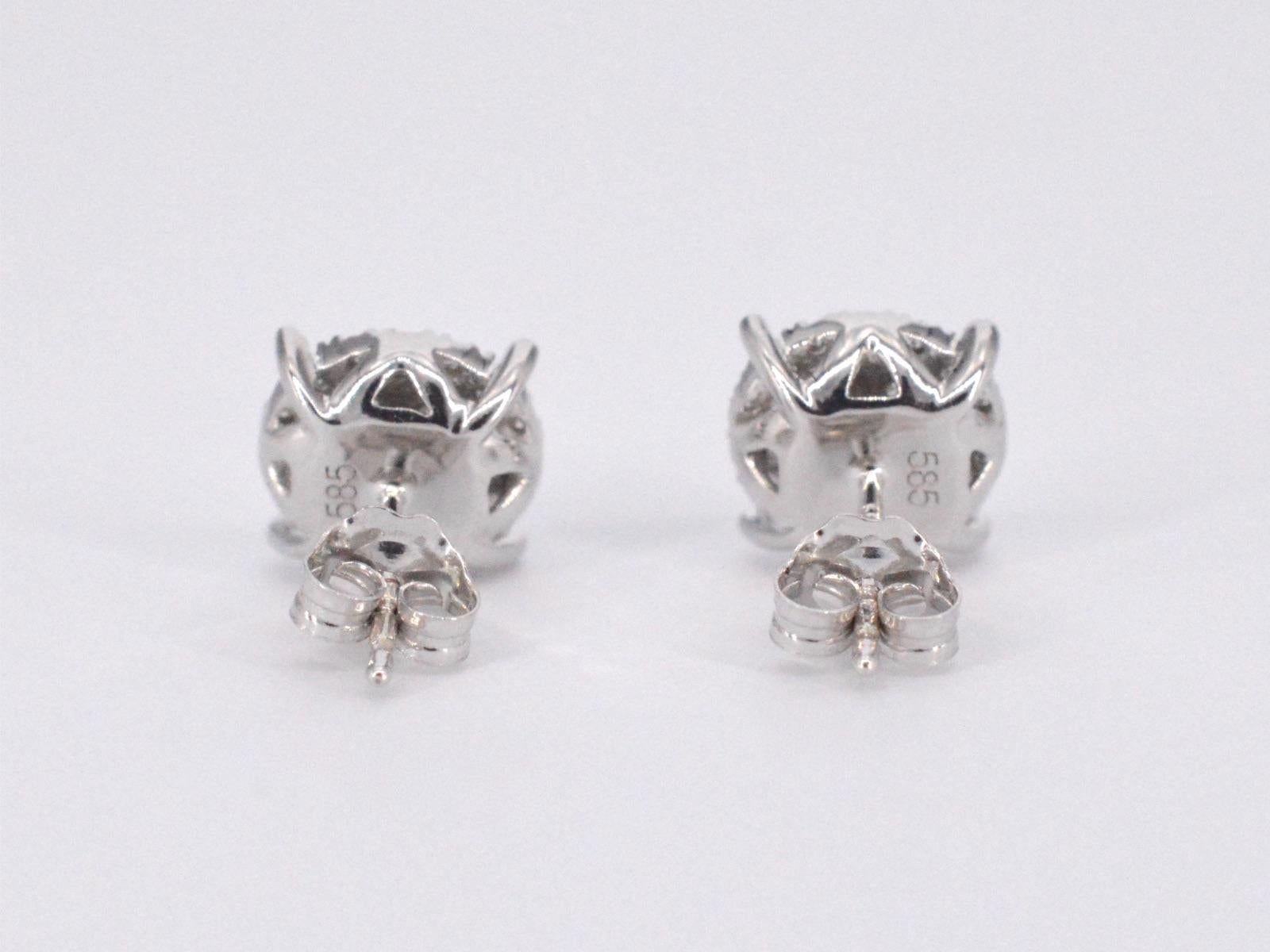 White Gold Earrings with a Brilliant Cut Diamond For Sale 1
