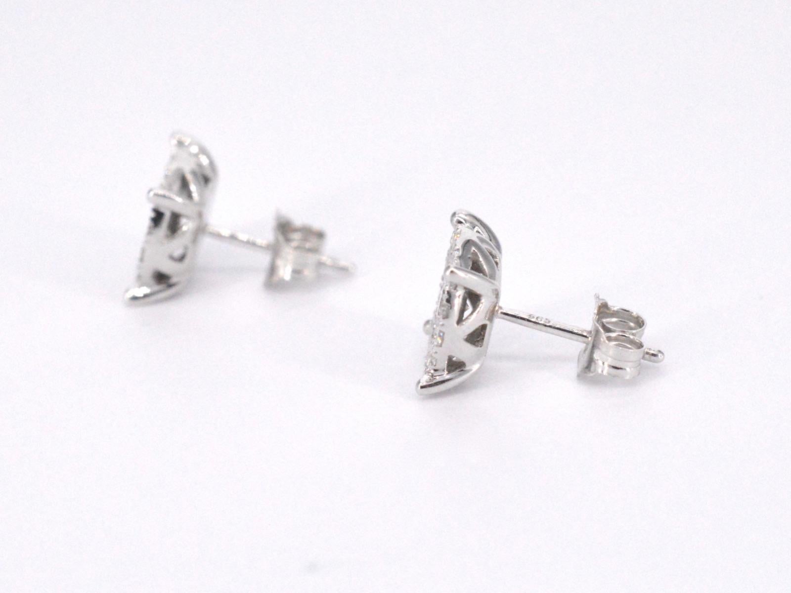 White Gold Earrings with a Brilliant Cut Diamond For Sale 2