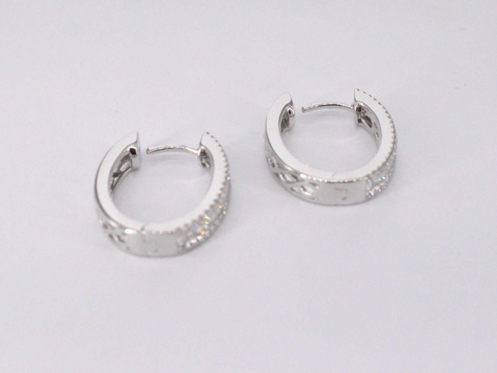 White Gold Earrings with Brilliant, Princess and Baguette Diamonds In Excellent Condition For Sale In AMSTELVEEN, NH