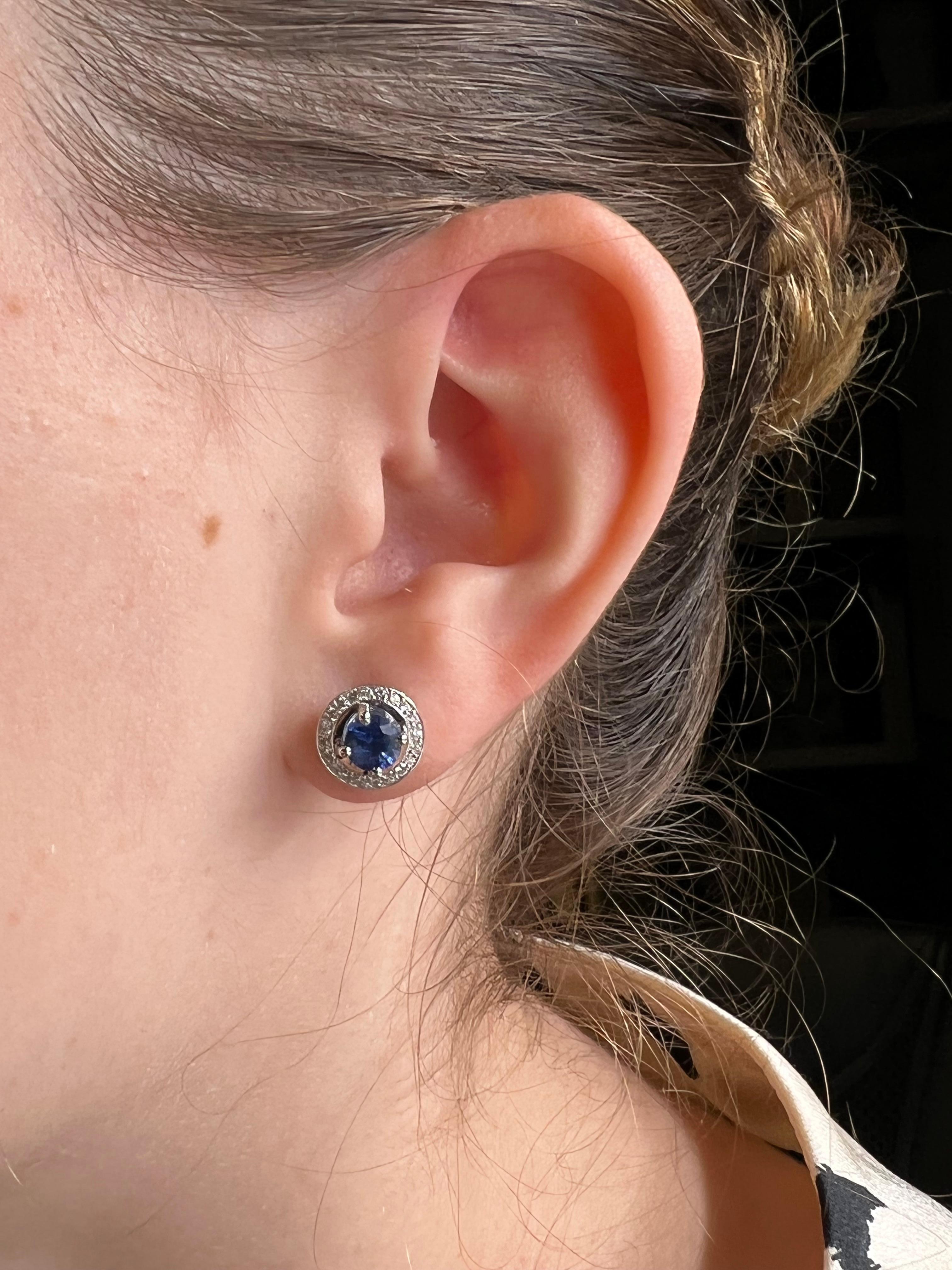 Modern White Gold Earrings with Ceylon Sapphire and Diamonds For Sale
