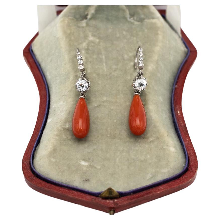 White gold earrings with corals and 1.00ct diamonds For Sale