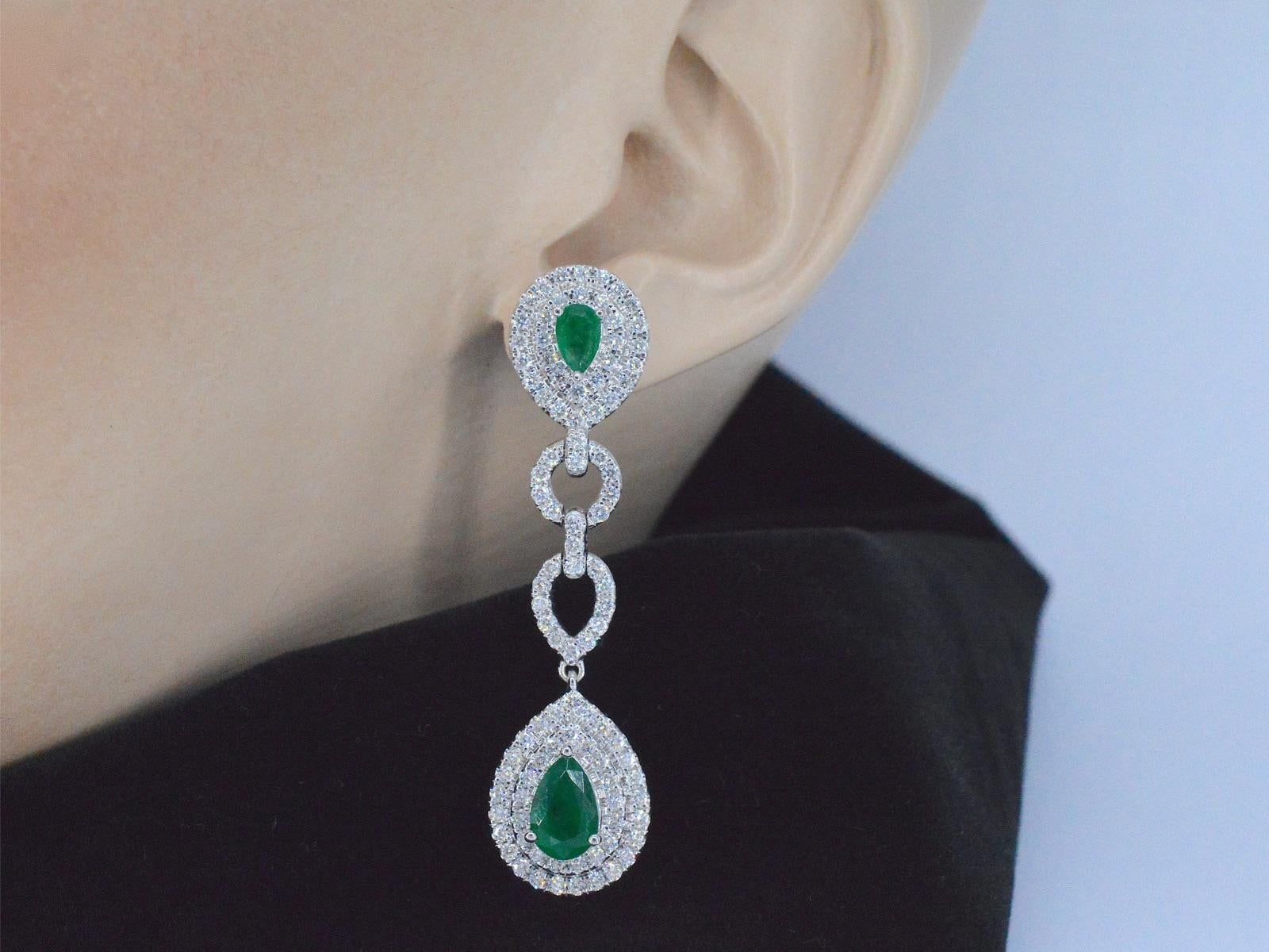 Diamonds; Weight: 3.00 carat; Cut: Brilliant; Colour: F-G; Purity: VS; Grinding quality: Very good; Gemstone: Emeralds; Grinding shape: drop shape; Weight: 4.00 carat; Color: intense green; Purity: with natural inclusions; Jewel: Earrings; Weight: