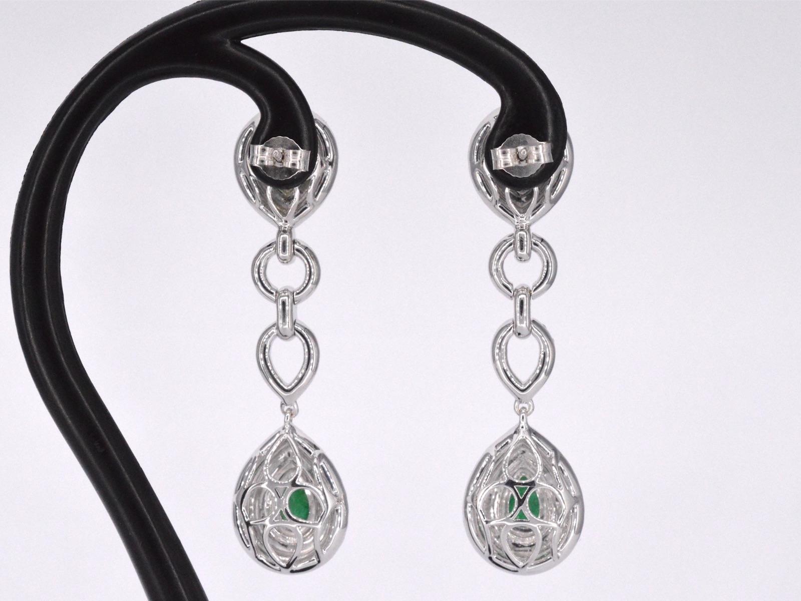 White gold earrings with diamonds and emeralds In Excellent Condition In AMSTELVEEN, NH
