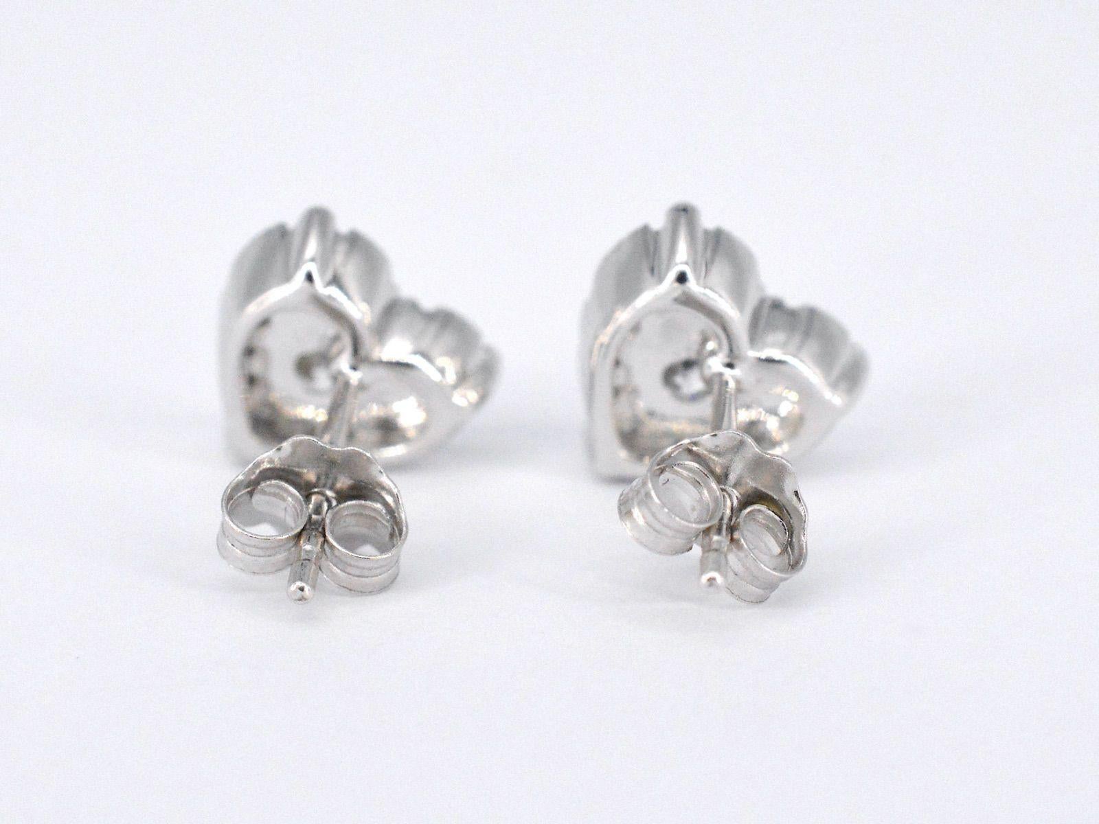 Boucles d'oreilles en or blanc avec diamants en forme de cœur Pour femmes en vente
