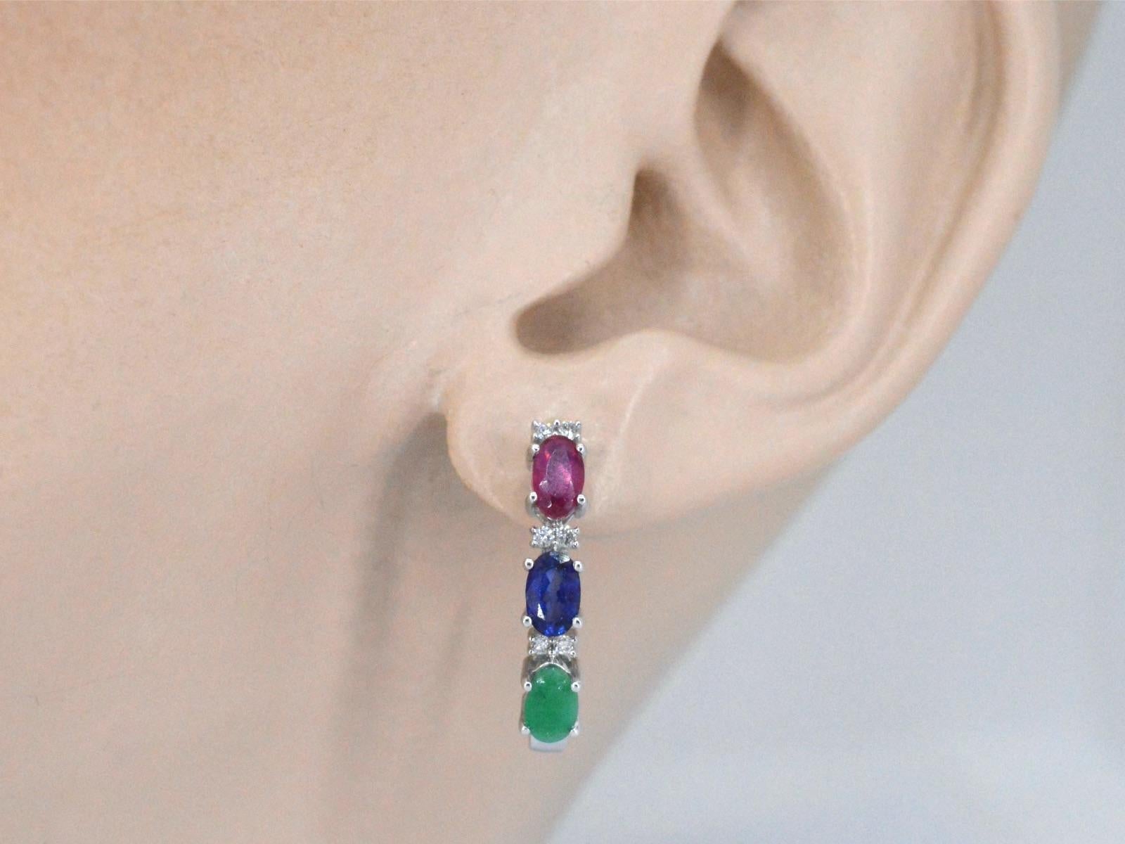 Diamonds: Naturally Shiny

Weight: 0.10 carat

Cut: Brilliant cut

Colour: F-G

Clarity: SI-P

Quality: Very good

Gemstones: Sapphire. Ruby and Emerald

Weight: 2.00 carats

Colour: Blue. Red and green

Clarity: With natural inclusions

Cut: Oval