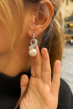 Boucles d'oreilles en or blanc avec perles naturelles australiennes et diamants