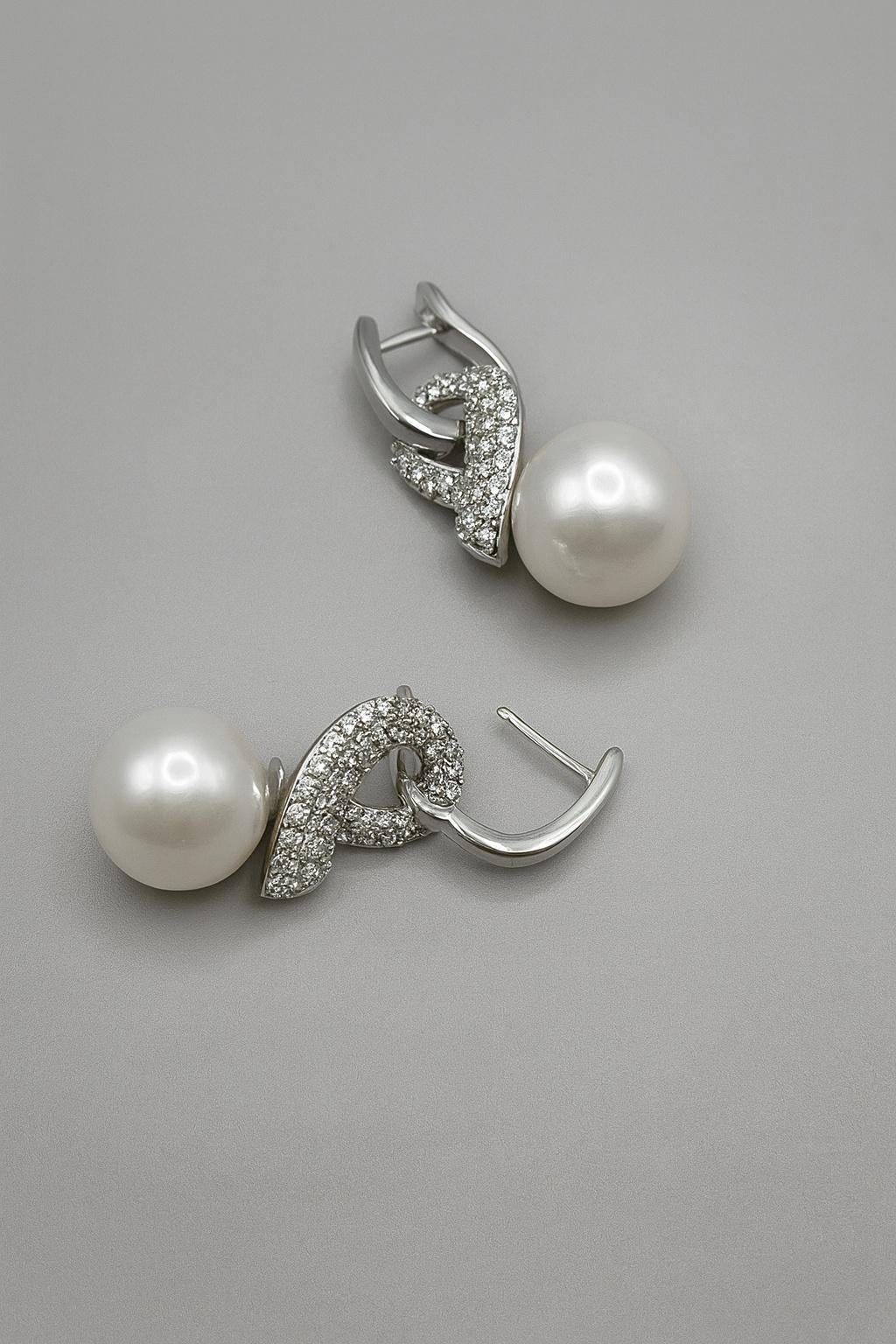 Pendientes de oro blanco con perlas australianas naturales y diamantes Artesano en venta