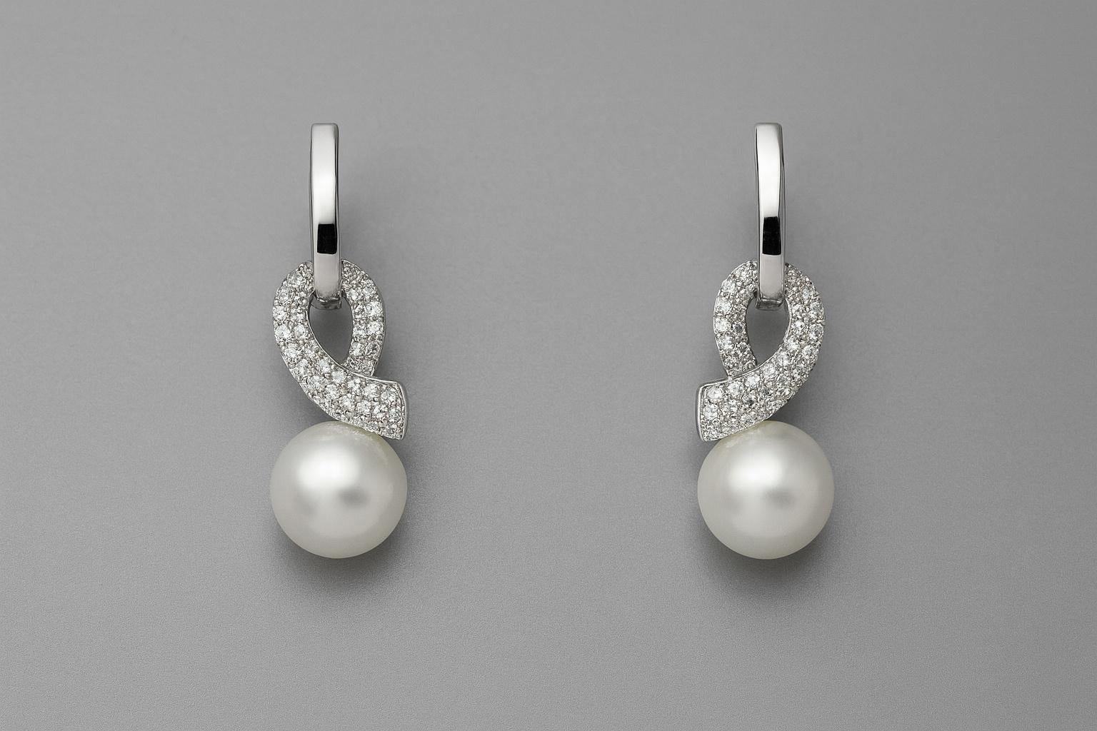 Pendientes de oro blanco con perlas australianas naturales y diamantes en Excelente estado para la venta en Firenze, FI