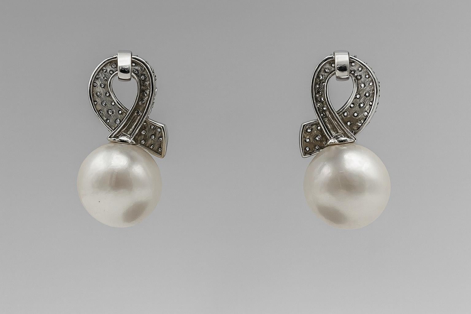 Pendientes de oro blanco con perlas australianas naturales y diamantes en venta 1