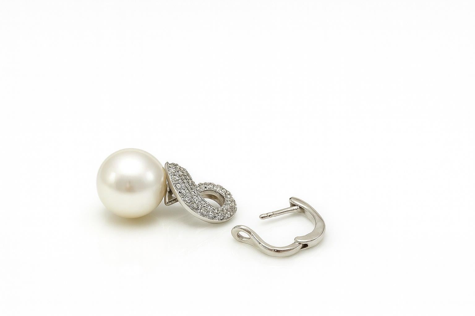 Pendientes de oro blanco con perlas australianas naturales y diamantes en venta 2