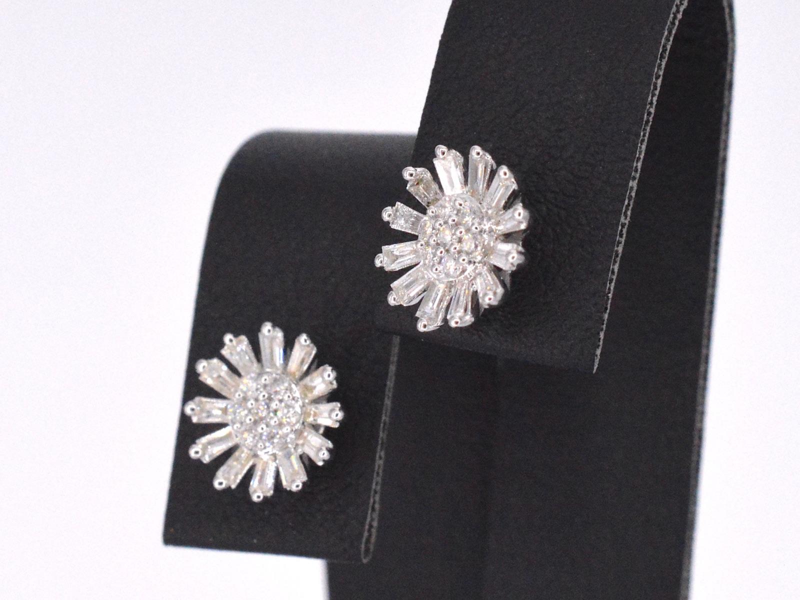 Contemporary White Gold Earrings with Natural Genuine Diamonds For Sale