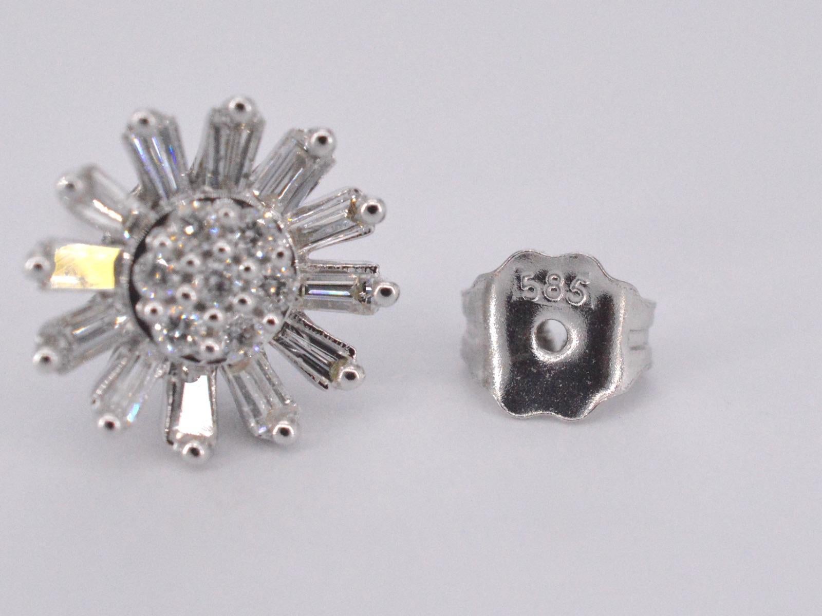 Orecchini in oro bianco con diamanti naturali in vendita 2