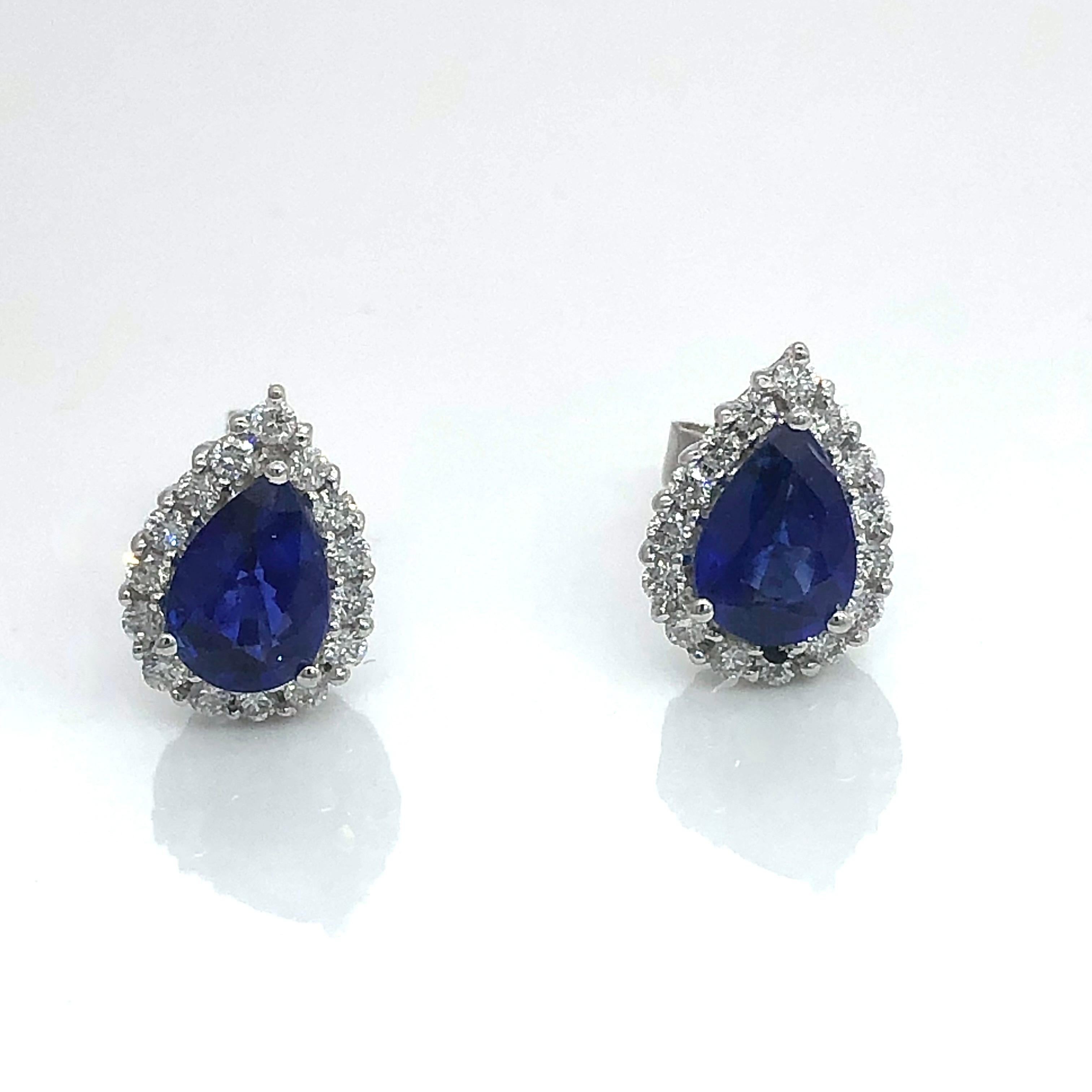 White gold earrings with pear shape Ceylon sapphires surrounded by diamonds In New Condition For Sale In MELBOURNE, VIC