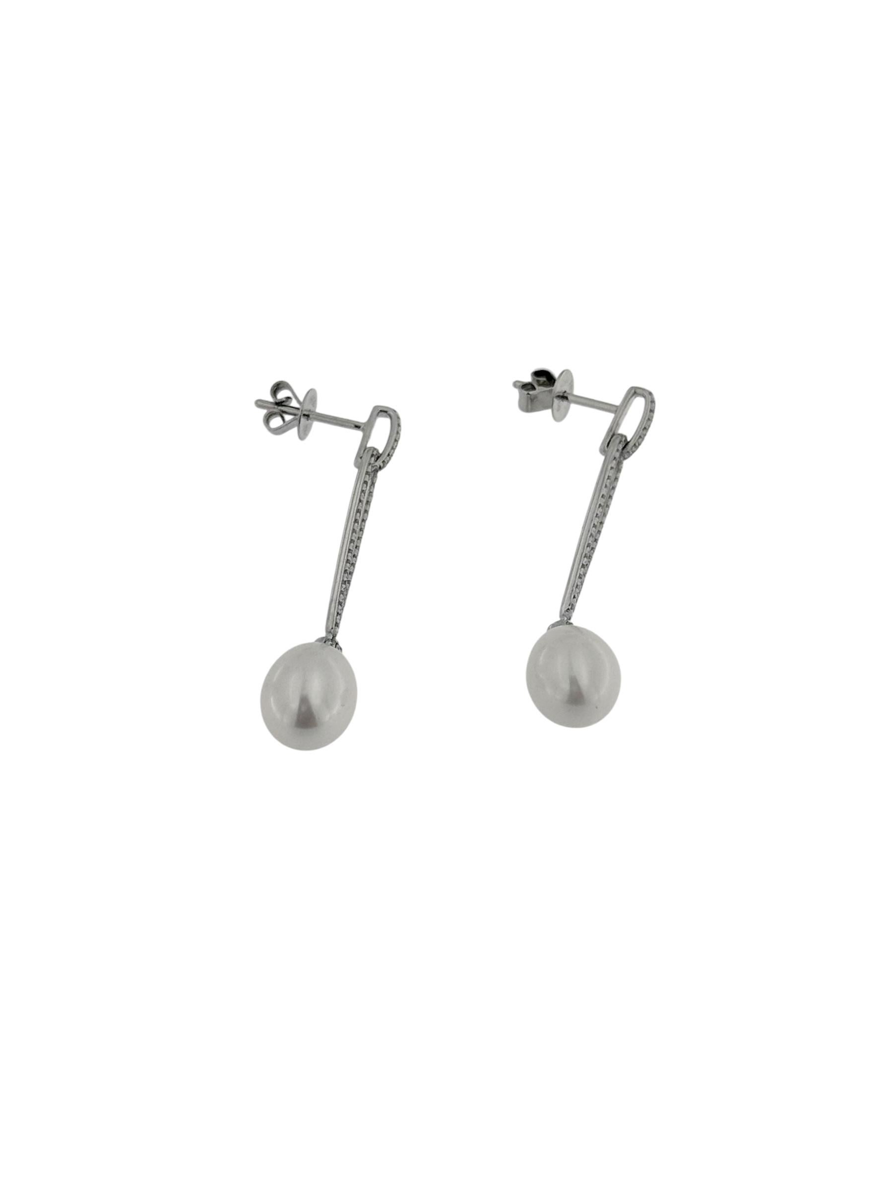 Orecchini in oro bianco con perle e diamanti in vendita 2