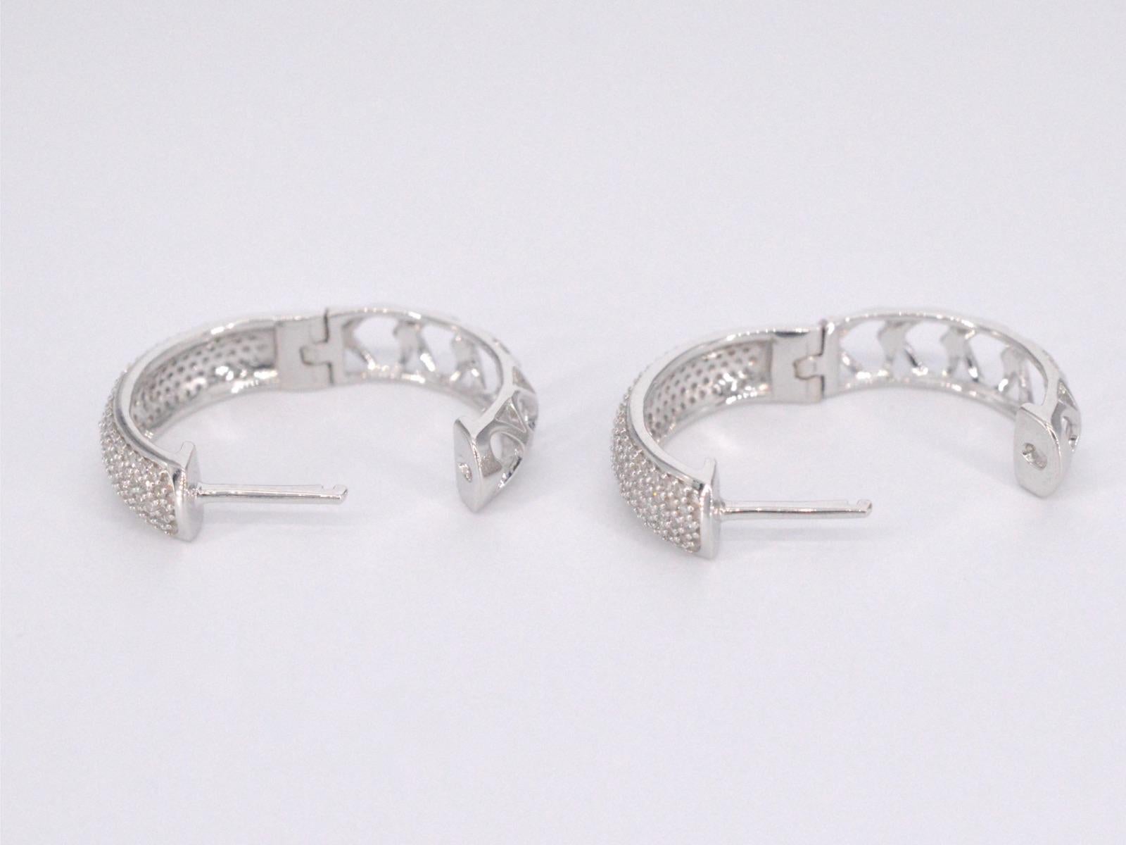 Women's White Gold Earrings with Real Diamonds For Sale