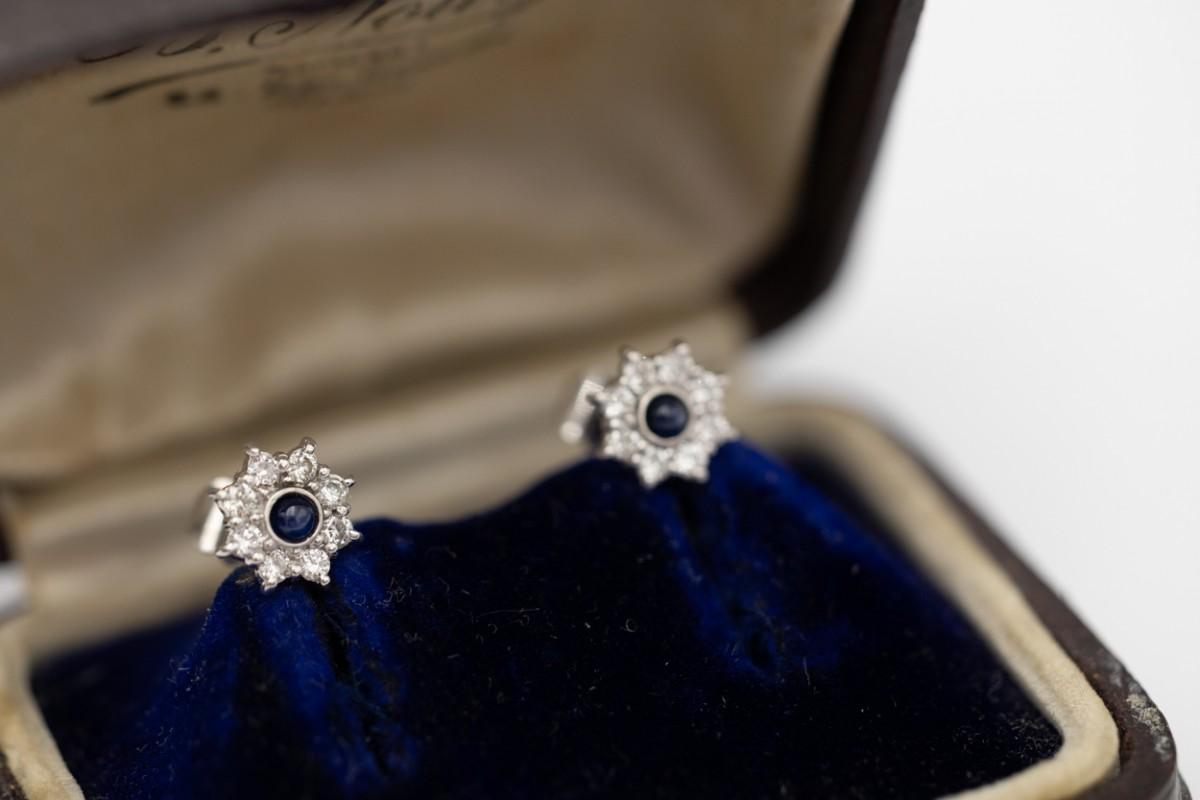 Brilliant Cut White gold earrings with sapphires and diamonds For Sale