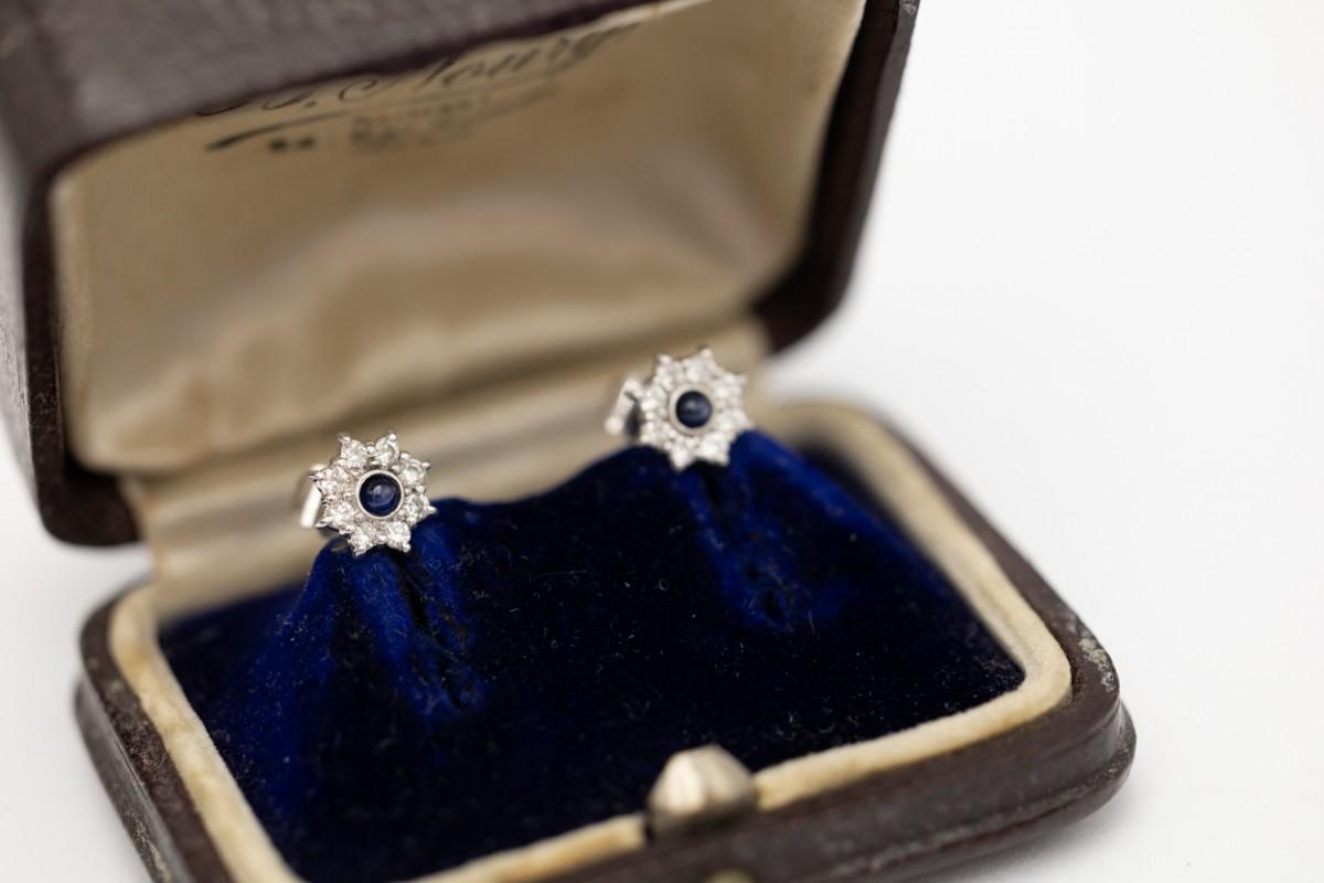 White gold earrings with sapphires and diamonds In Good Condition For Sale In Chorzów, PL