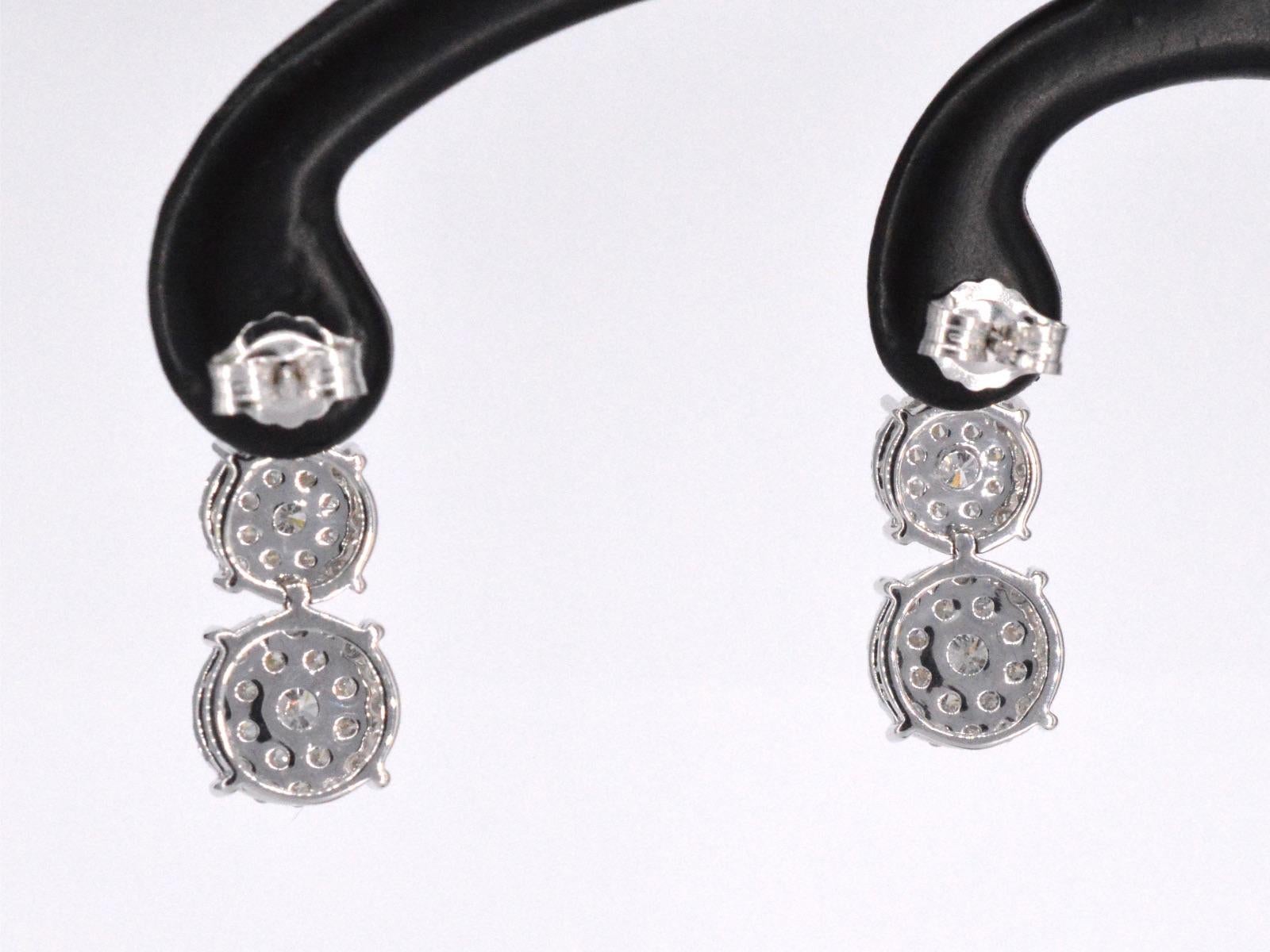 Women's White Gold Earrings with Three Chatons of Diamonds below Each Other For Sale