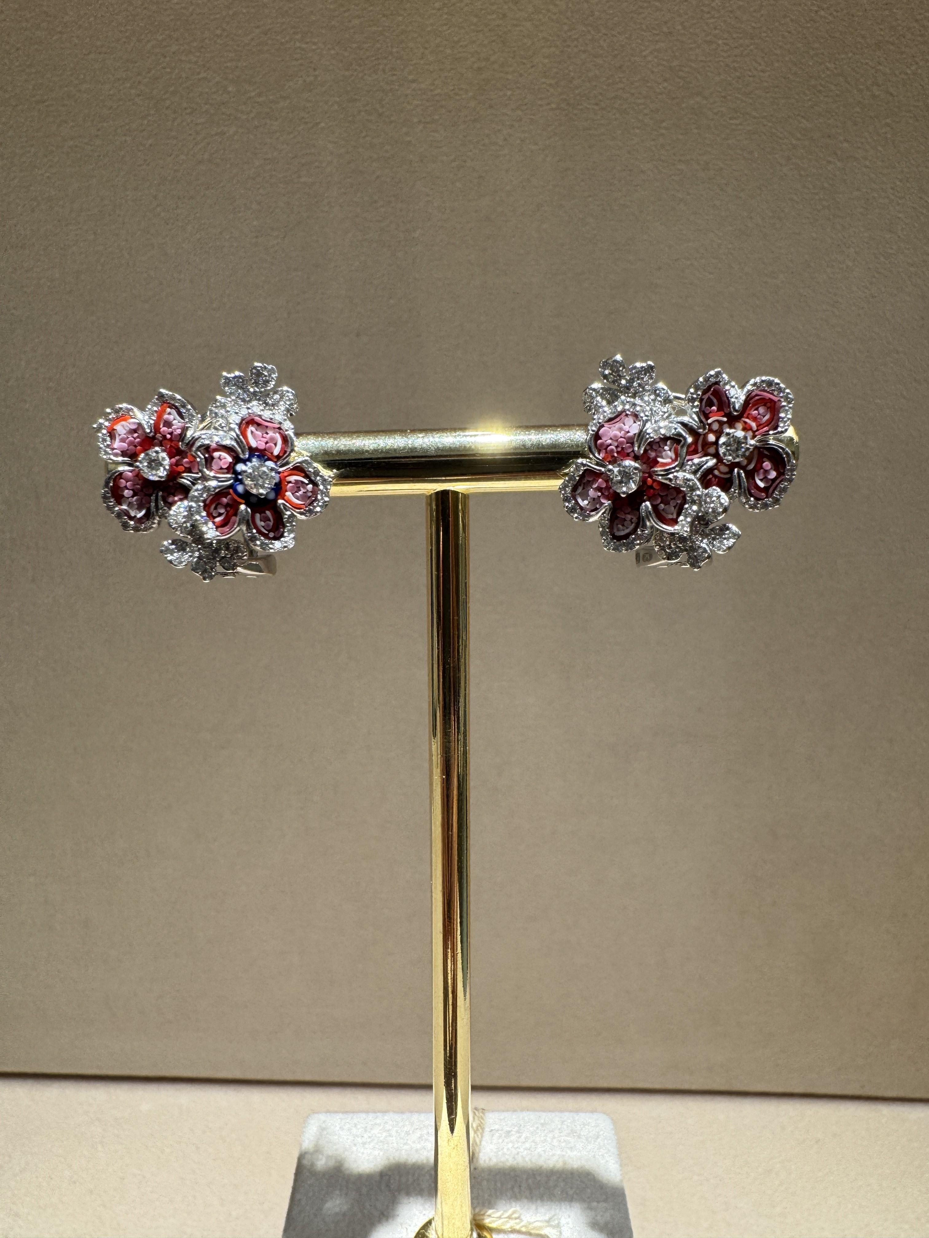 Taglio misto Orecchini in oro bianco con diamanti bianchi e micromosaici in vendita
