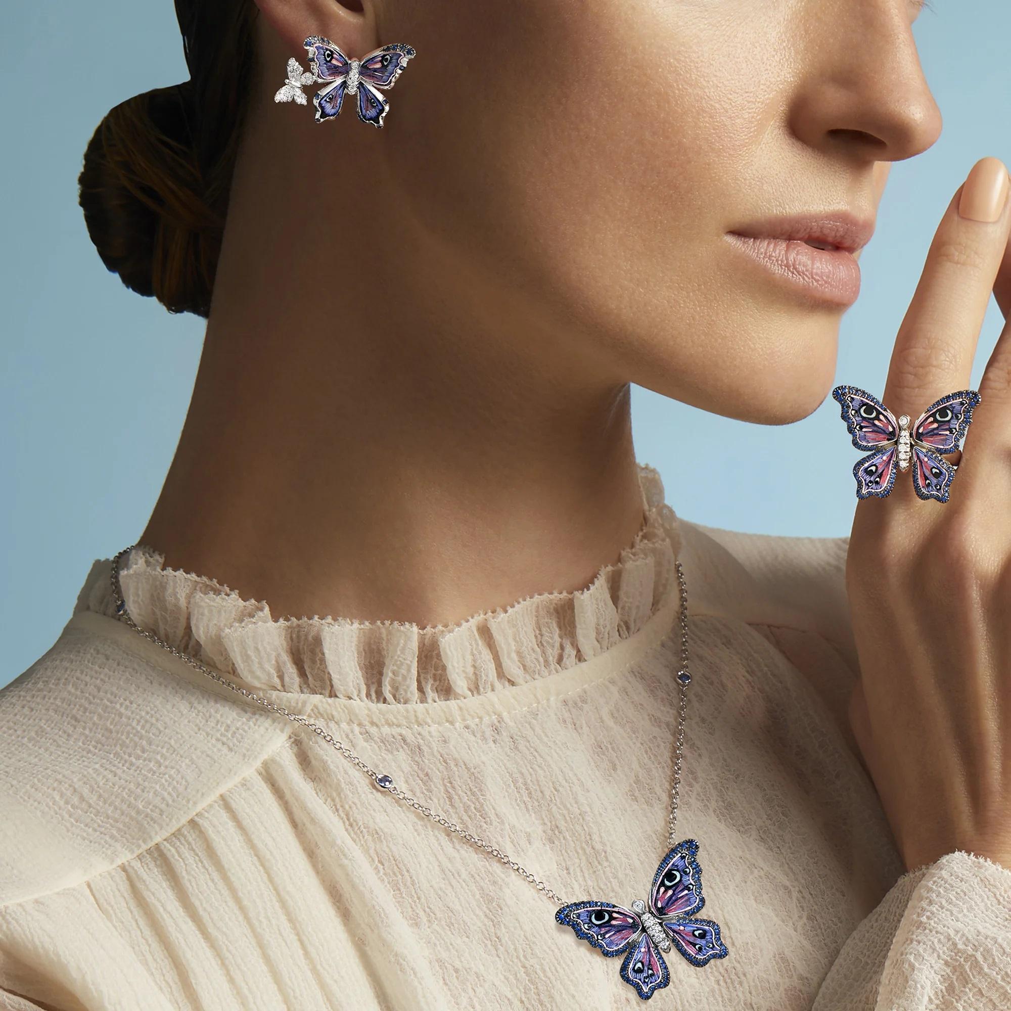 Capture the majestic allure of the Purple Emperor earrings. Sculpted from luminous yellow gold and adorned with intricate micromosaic and scintillating diamonds, their design embodies the enchanting spirit of the Apatura Iris. 
Radiating a sense of