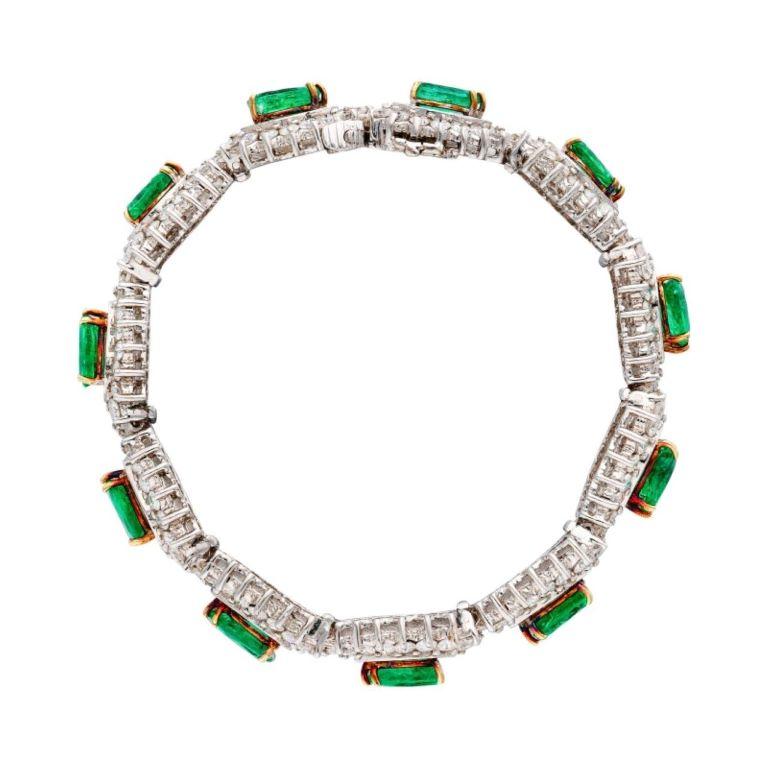 White Gold, Emerald and Diamond Bracelet In Excellent Condition For Sale In New York, US
