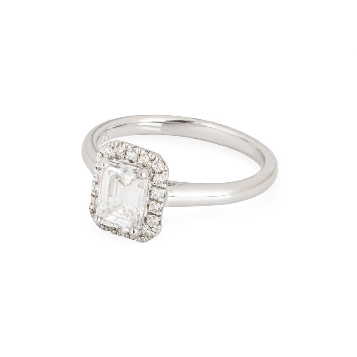 Ring aus Weißgold mit Diamanten im Smaragdschliff 1,07 Karat F/IF im Zustand „Neu“ im Angebot in Mayfair, London, London