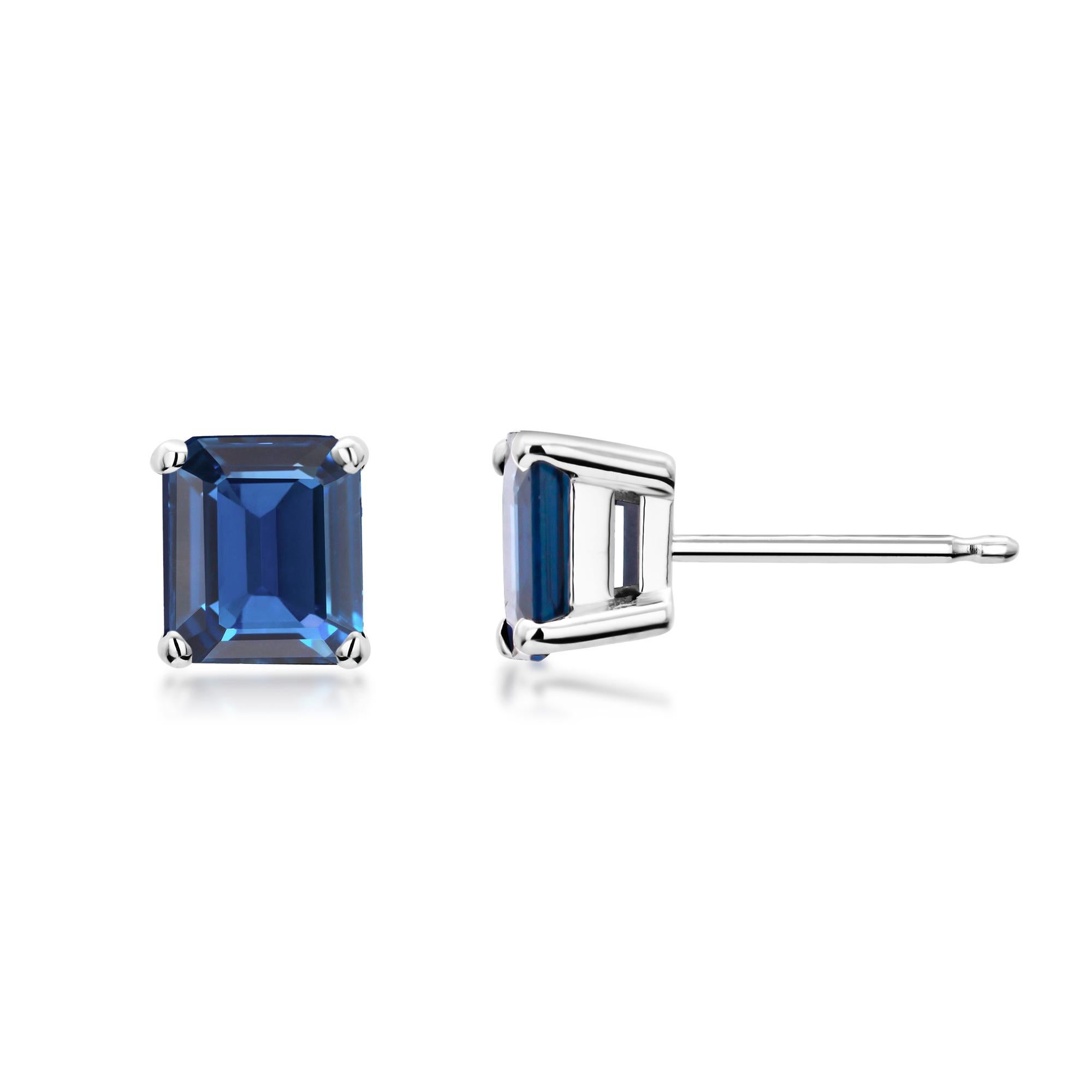 Contemporary White Gold Emerald Cut Sapphires Stud Earrings Weighing 1.61 Carat
