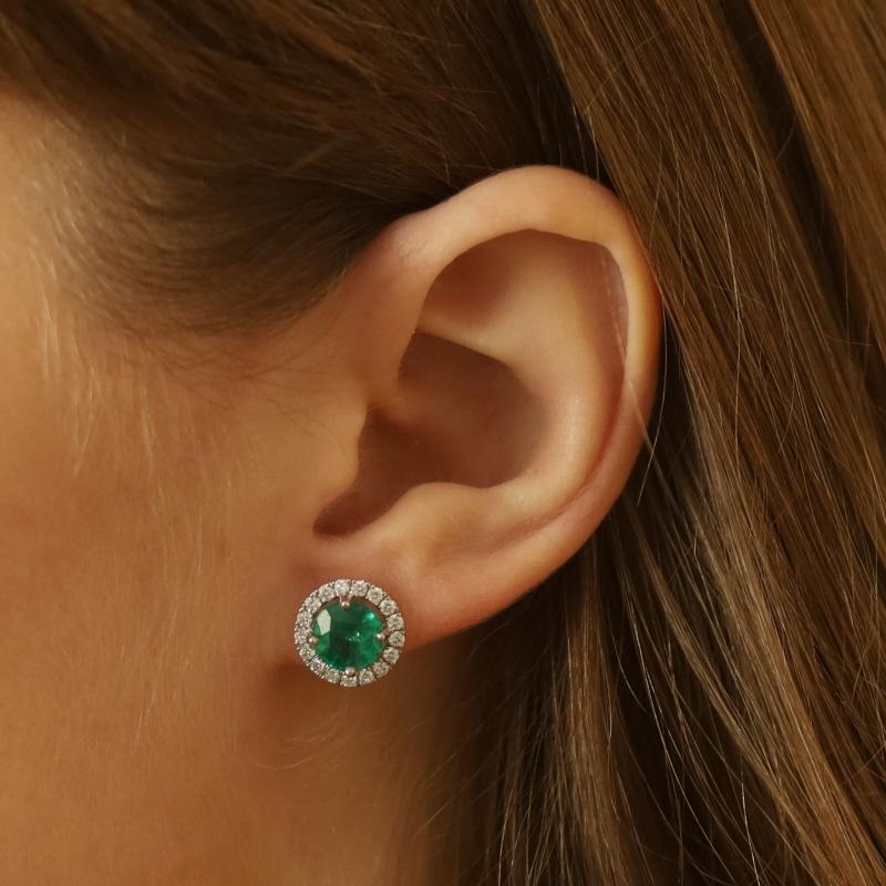 Orecchini a perno con diamante smeraldo in oro bianco - 14k Round 3.25ctw Pierced In condizioni Nuovo in vendita a Greensboro, NC