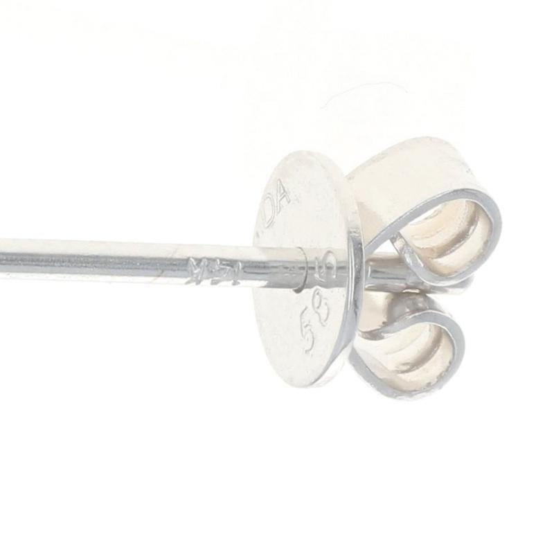 Orecchini a lobo in oro bianco con smeraldo e diamante - 14k Round .70ctw Pierced in vendita 1