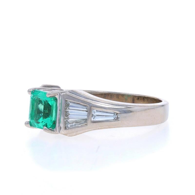 Bague carrée en or blanc 18 carats avec émeraude et diamants 1,74 ctw Taille 7 Excellent état - En vente à Greensboro, NC