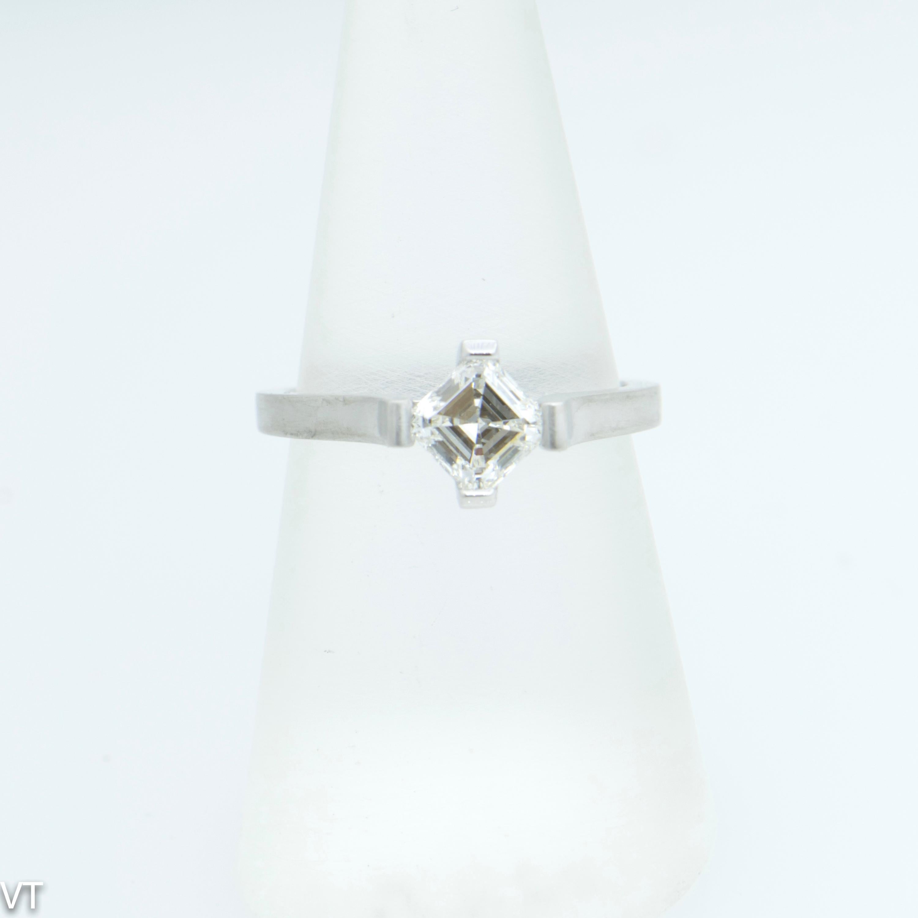 Art Deco White Gold Engagement Ring, 0.90 Carats Asscher Cut Diamond 'GIA Certified' For Sale