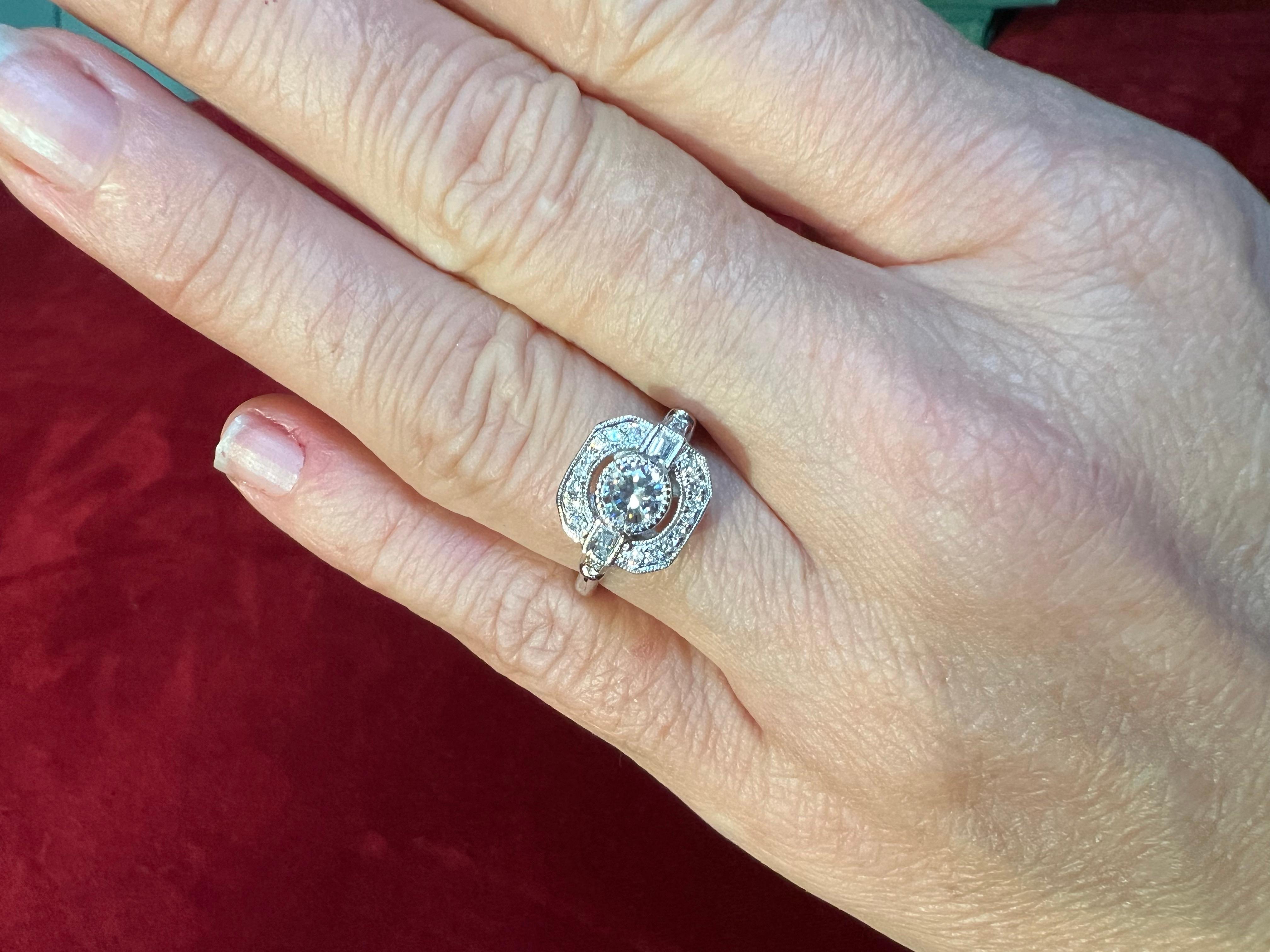 White Gold Engagement Ring Set with Diamonds In Good Condition In SAINT-OUEN-SUR-SEINE, FR