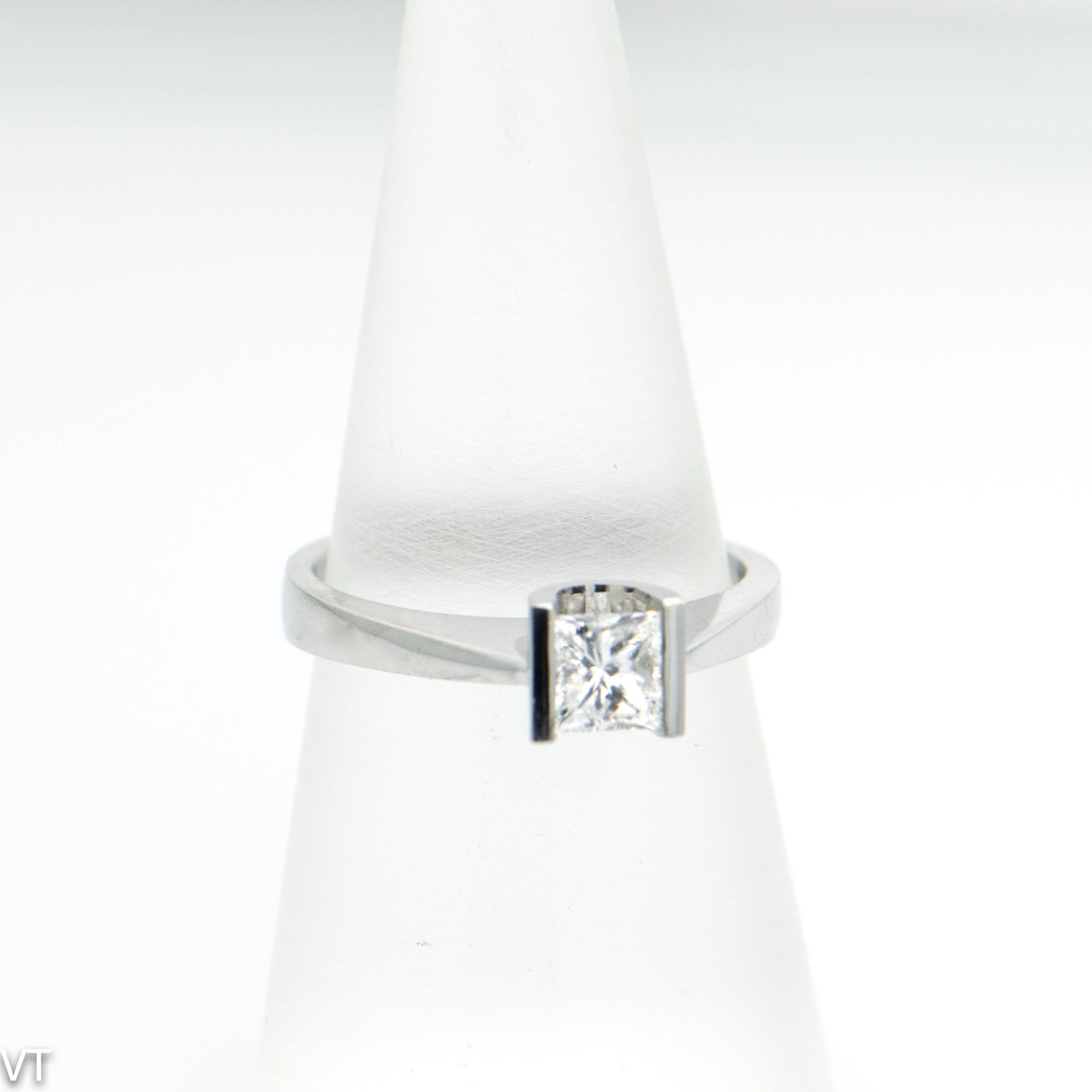 Weißgold-Verlobungsring mit U-förmigem Naturdiamant 0,51 Karat im Prinzessinnenschliff (Zeitgenössisch) im Angebot