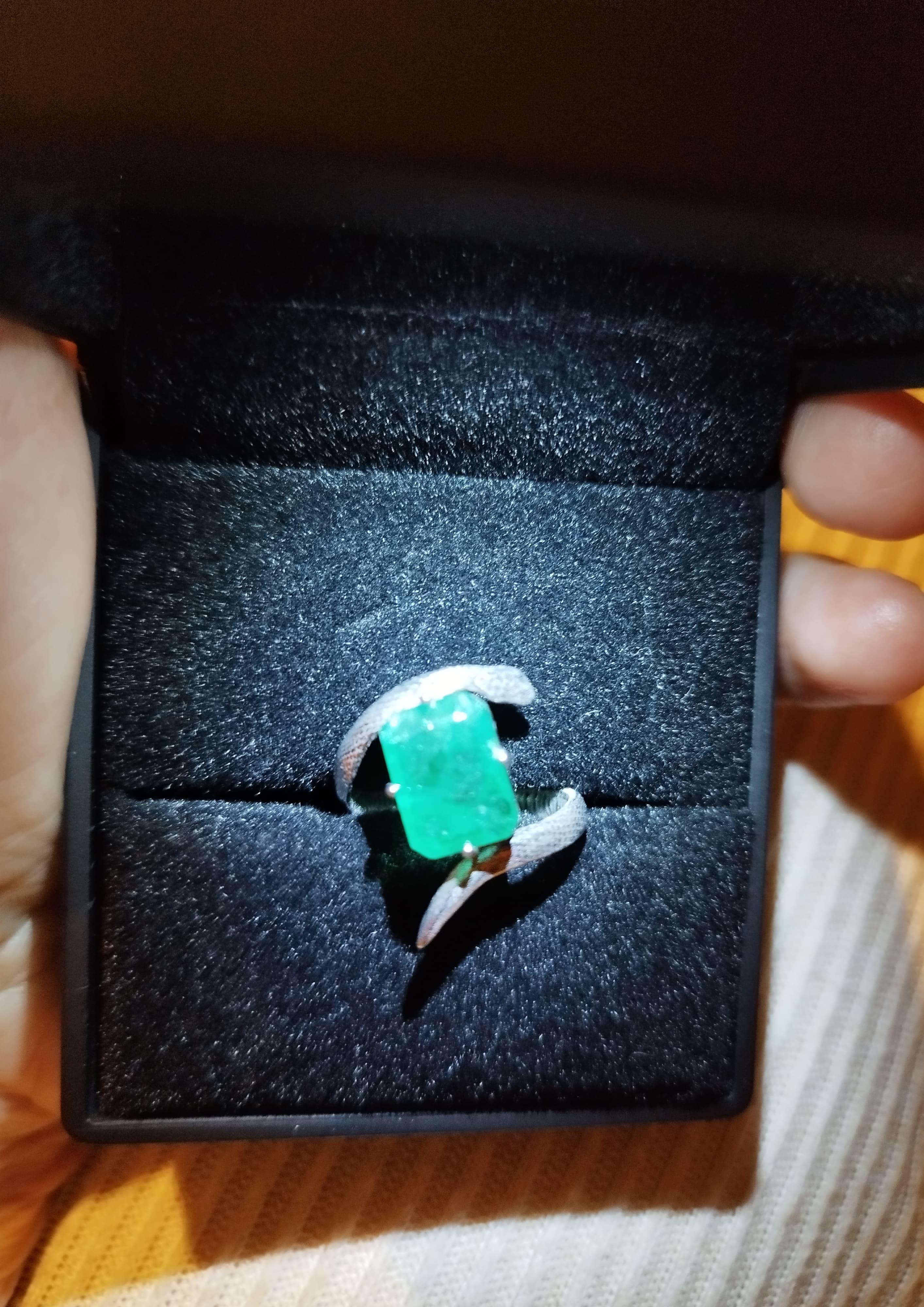 White Gold Engagement Ring with Blue Six Carats Paraiba Tourmaline For Sale 2