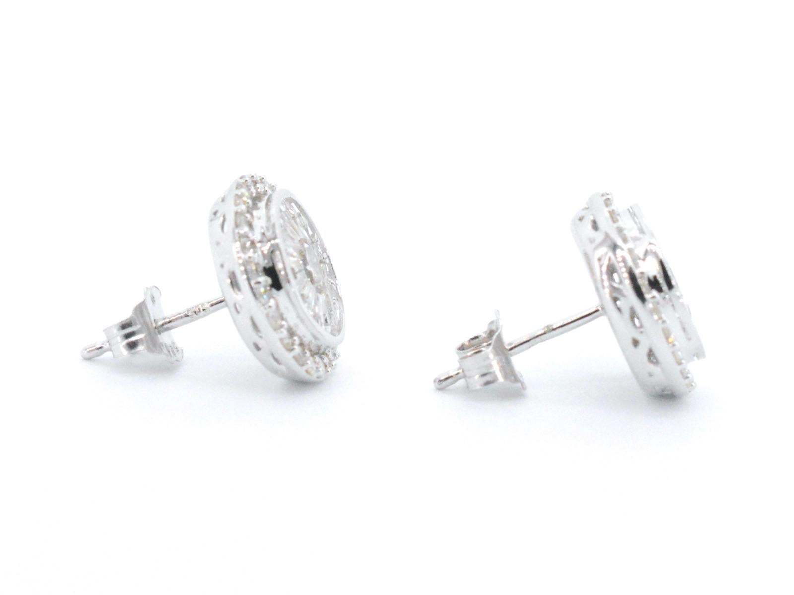 White Gold Entourage Earrings Set with 1.20 Carat In New Condition For Sale In AMSTELVEEN, NH