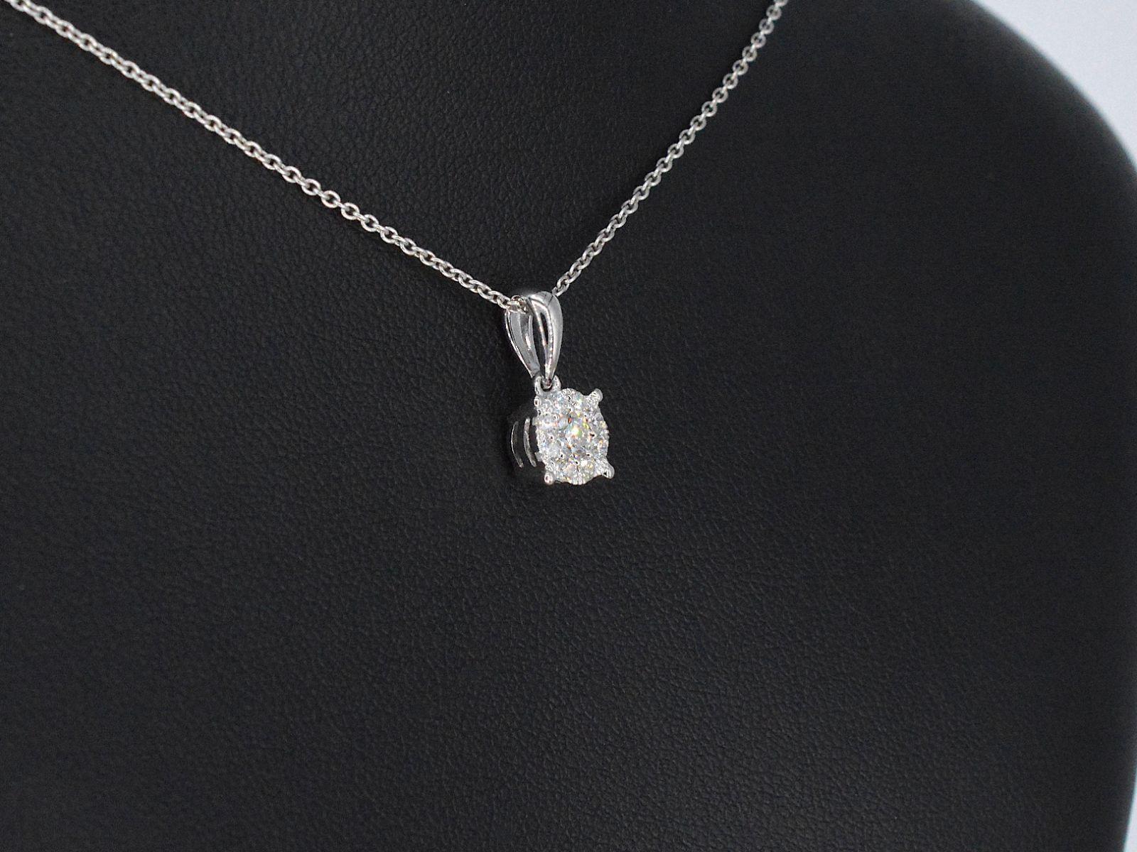 White Gold Entourage Pendant with Brilliant Cut Diamonds In New Condition For Sale In AMSTELVEEN, NH