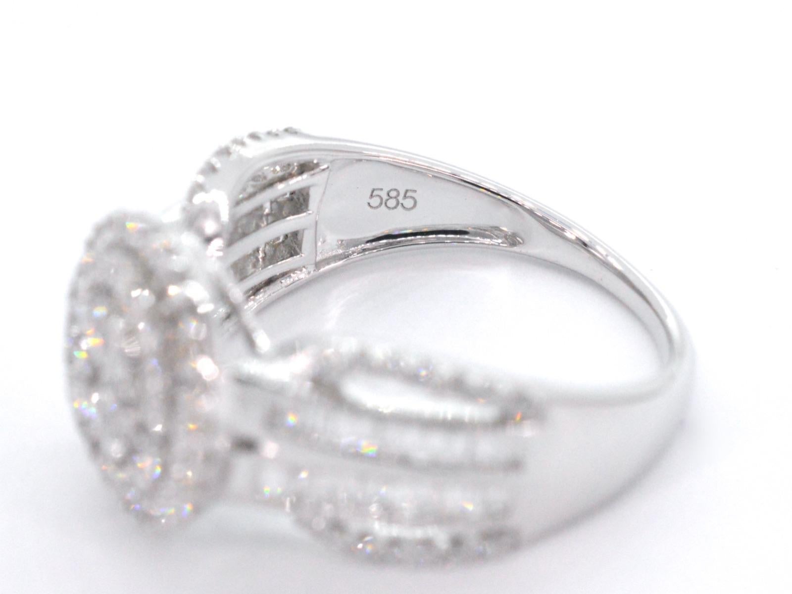 White Gold Entourage Ring with Brilliant and Baguette Cut Diamonds In New Condition For Sale In AMSTELVEEN, NH
