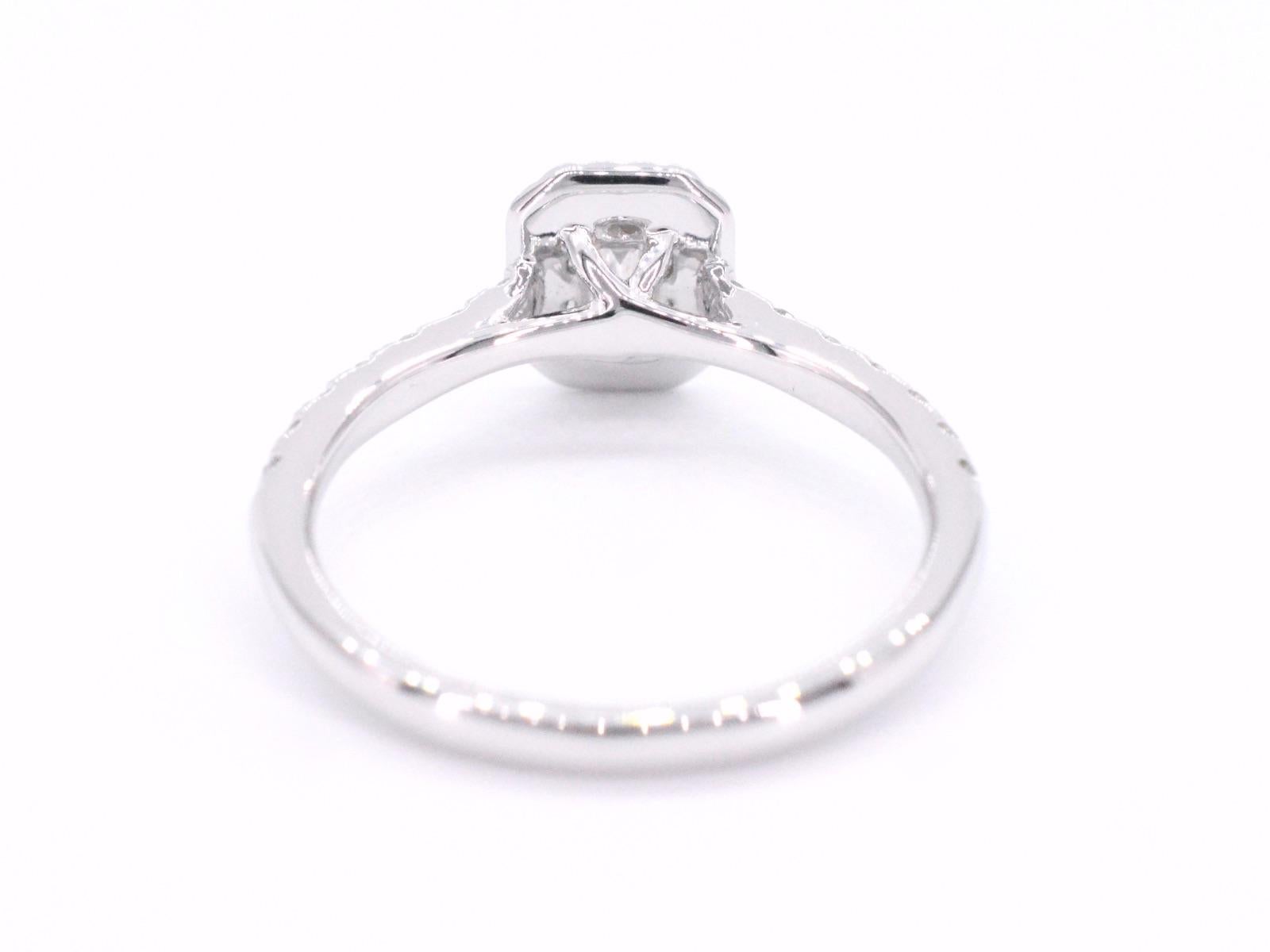 Contemporary White Gold Entourage Ring with Brilliant and Baguette Cut Diamonds For Sale