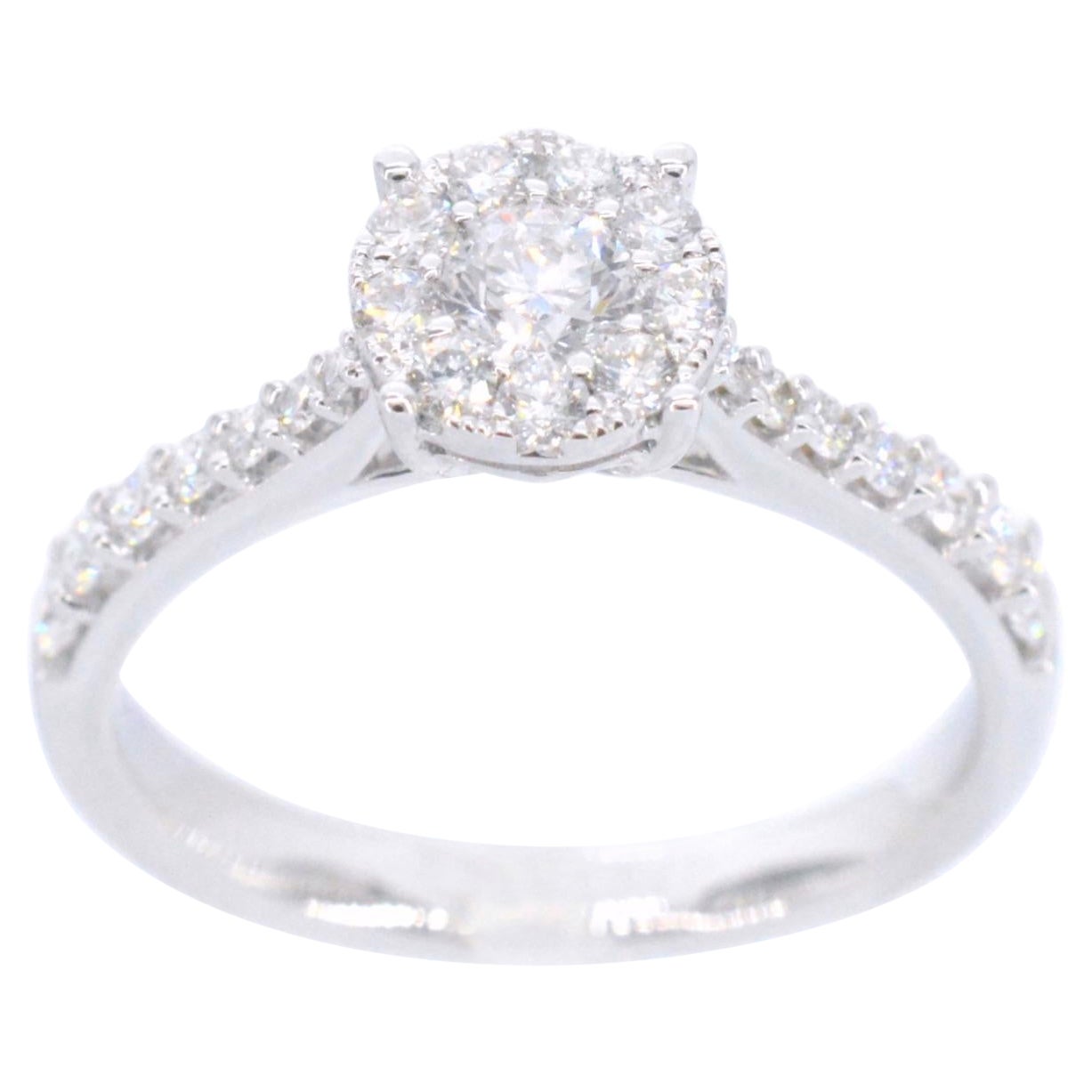 Bague d'entourage en or blanc avec diamants taille brillant