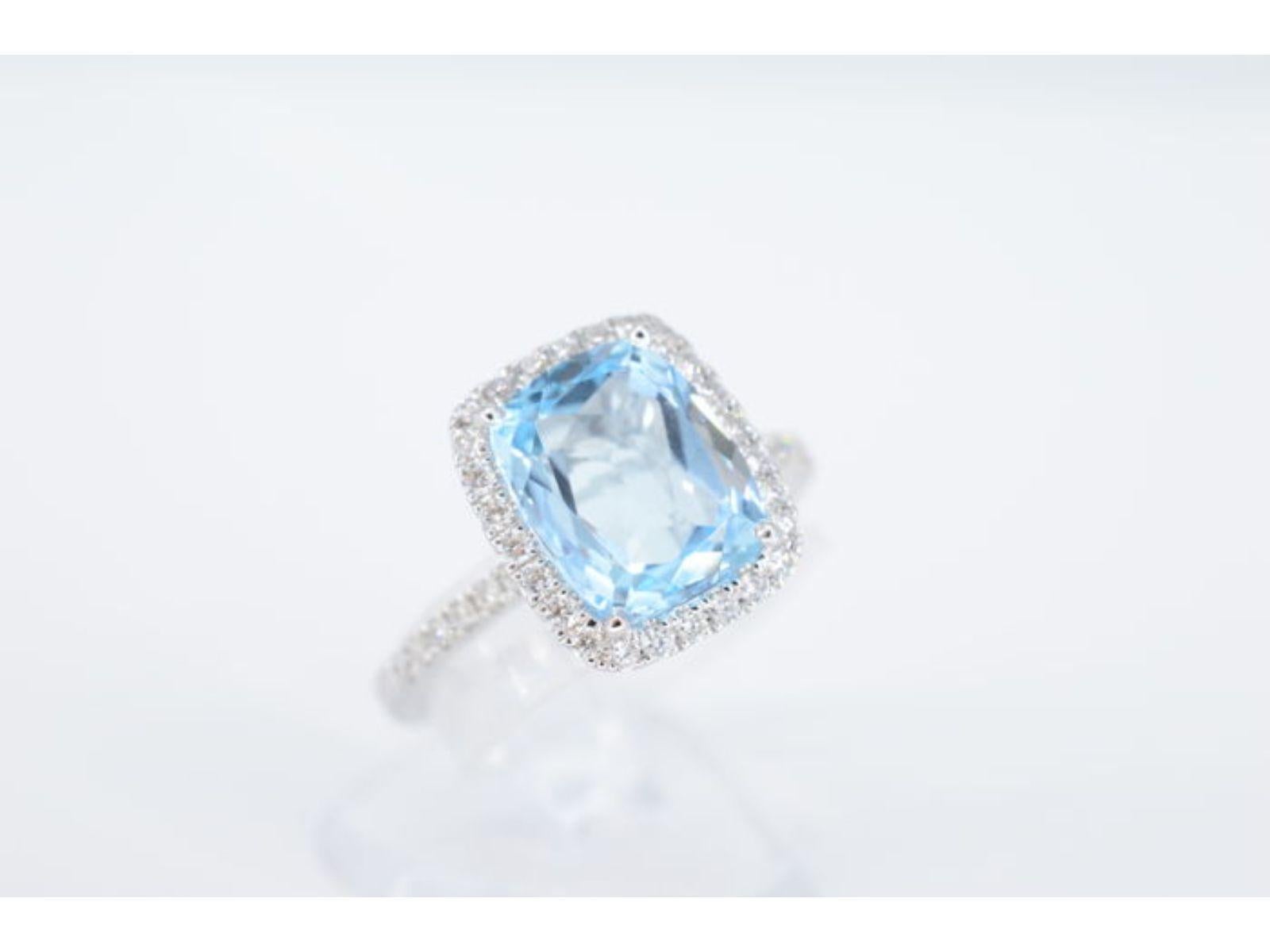 Contemporary White Gold Entourage Ring with Cushion-Cut Topaz For Sale