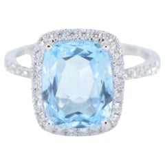White Gold Entourage Ring with Cushion-Cut Topaz White Gold Entourage Ring with Cushion-Cut Topaz
