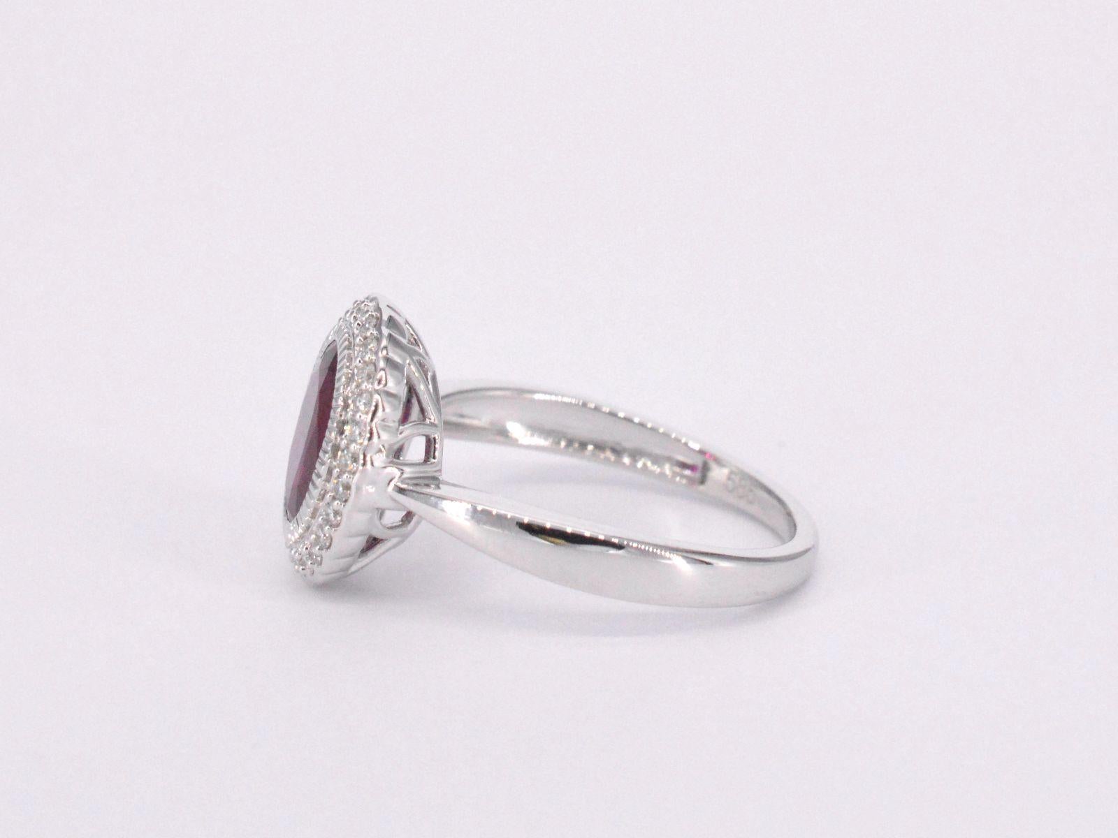 White gold entourage ring with diamonds and ruby For Sale 2