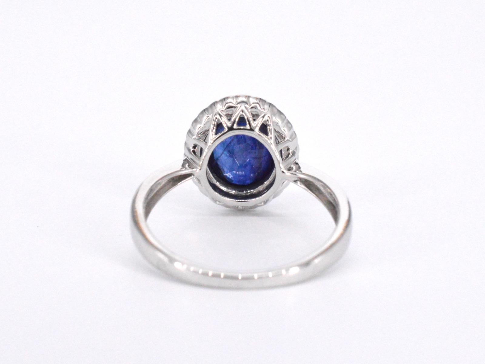 White gold entourage ring with diamonds and sapphire For Sale 1