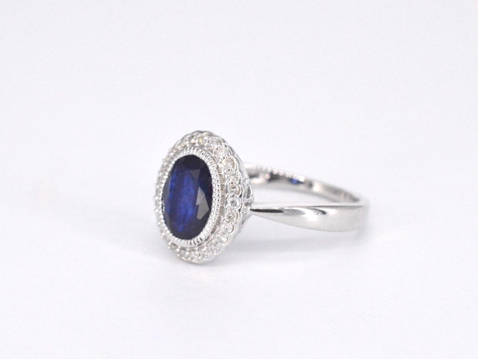 White gold entourage ring with diamonds and sapphire For Sale 2