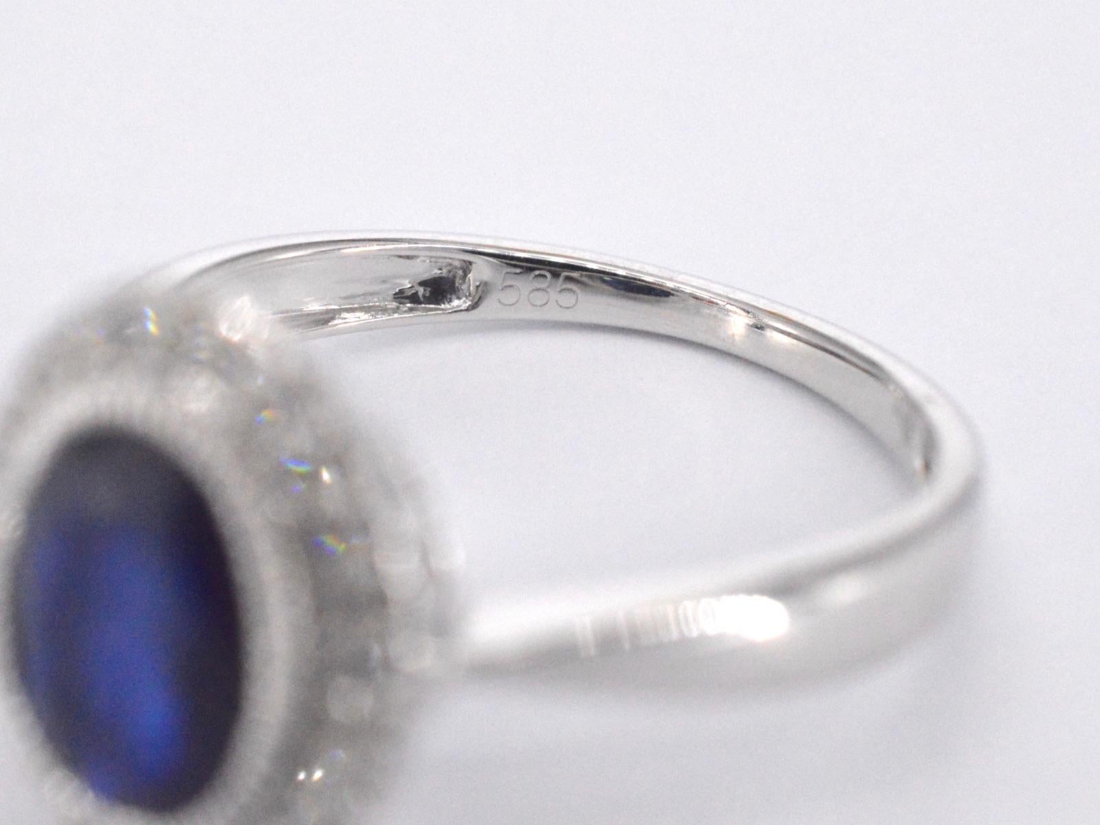 White gold entourage ring with diamonds and sapphire For Sale 3