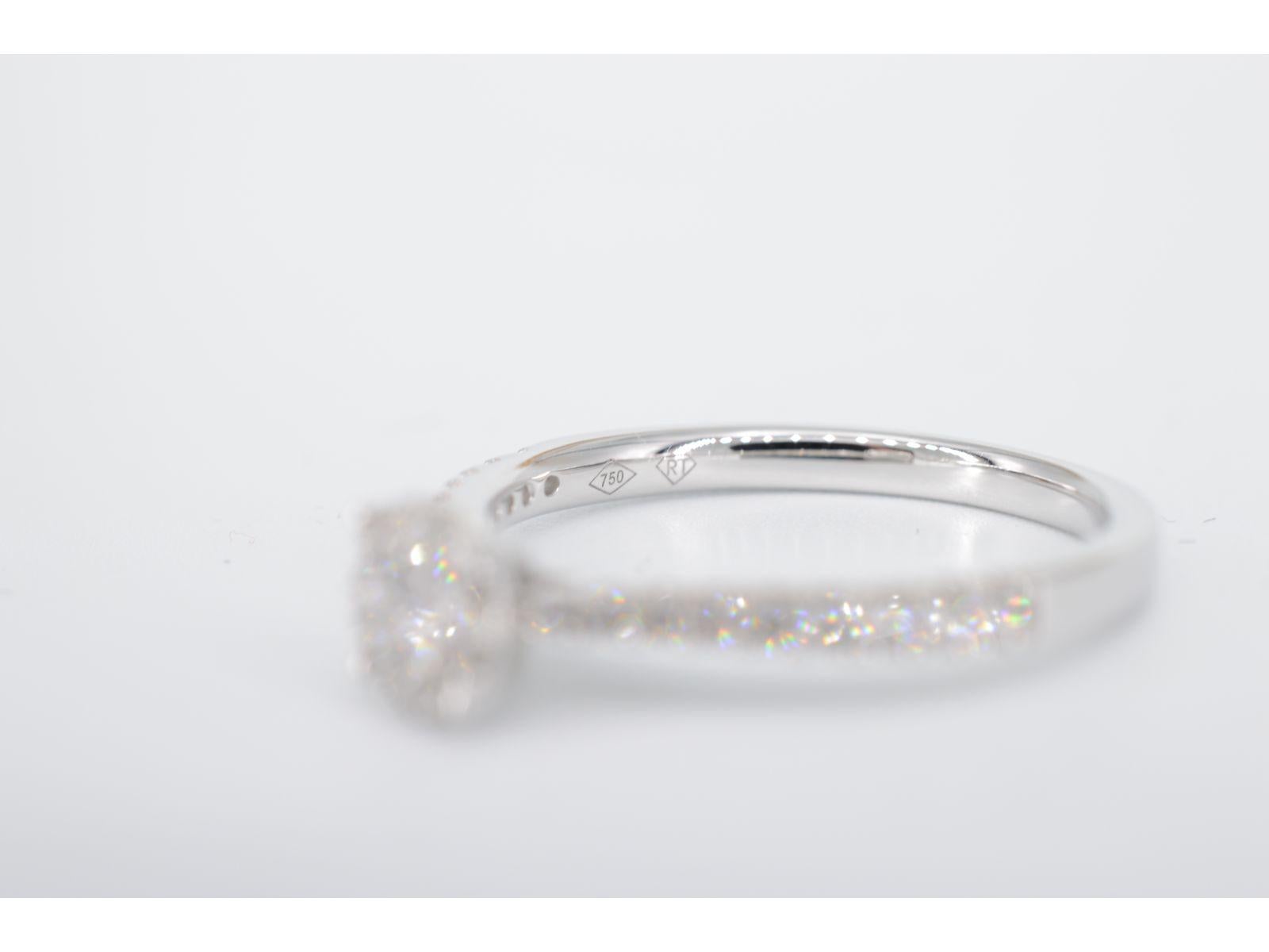 Bague Entourage en or blanc avec diamants Neuf - En vente à AMSTELVEEN, NH